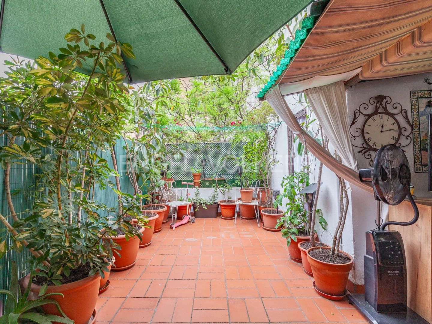 Apartment with terrace for investor in Sant Andreu