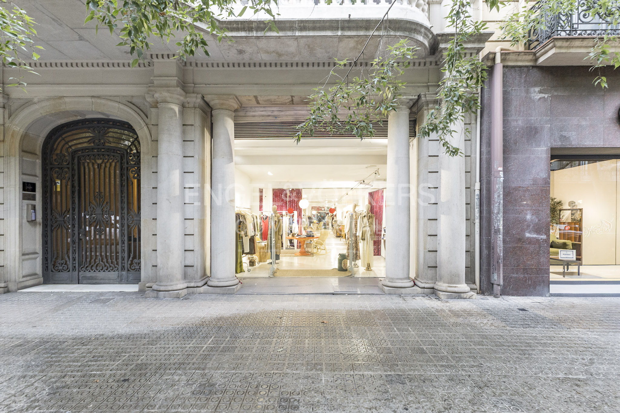 Impresionante local con mucha visibilidad en zona prime