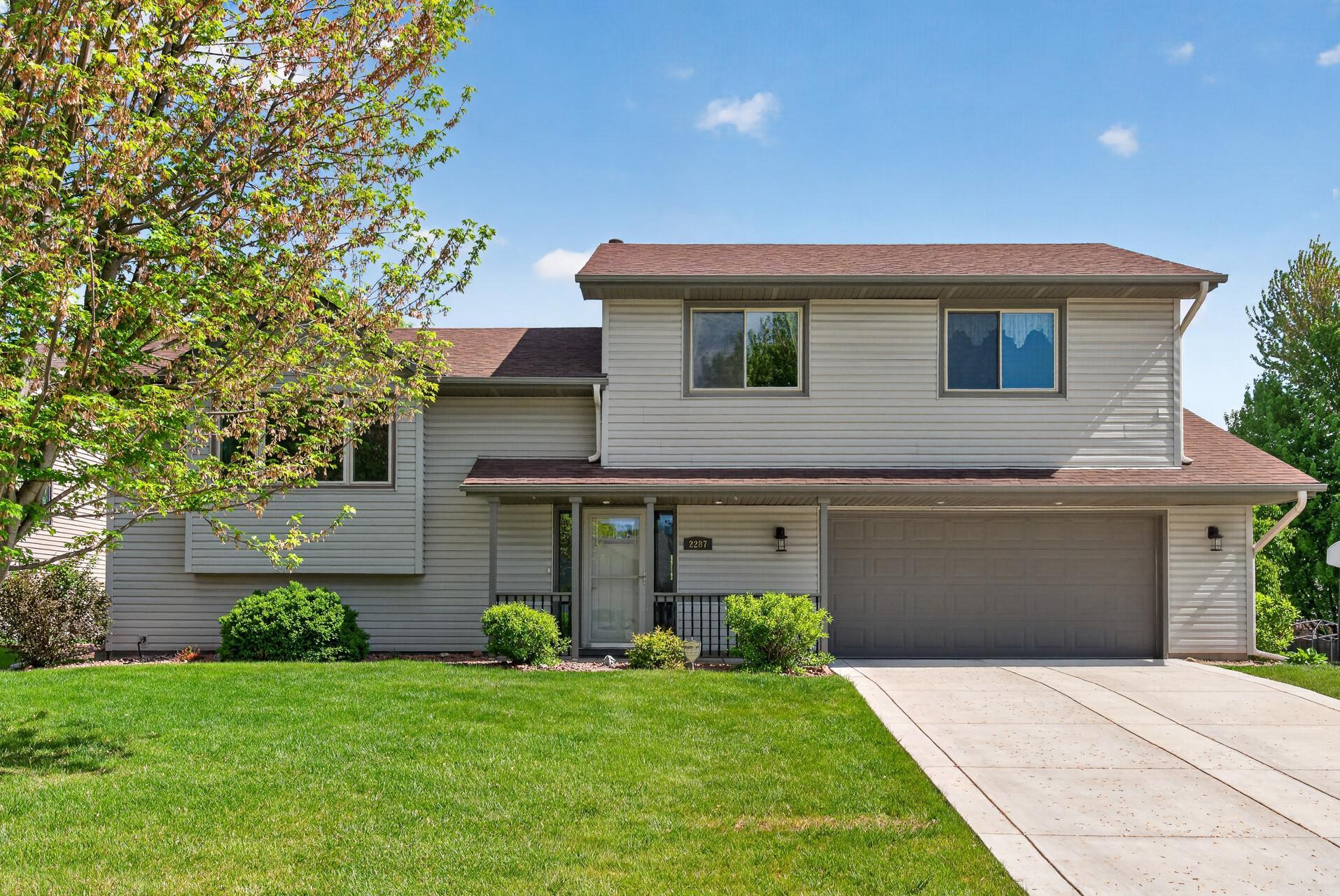 Quiet Cul-de-sac + Convenient Updates in Oakdale