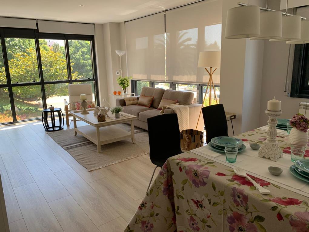 Engel&Völkers alquila piso de lujo en la Avda. de Bilbao, exquisitamente decorado, y con garaje.