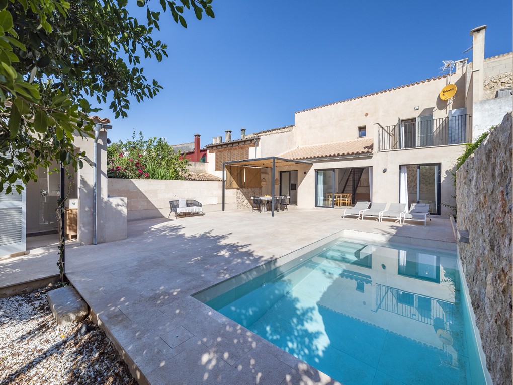 Schönes Stadthaus mit Pool in Campanet