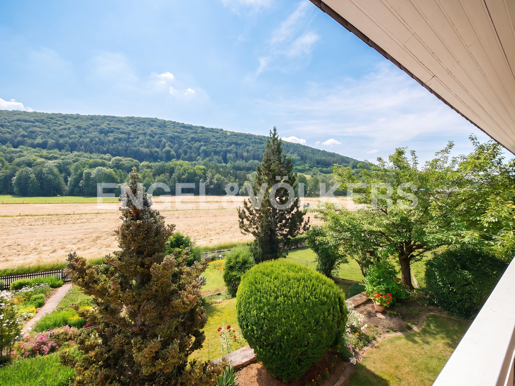 Exklusive Großzügigkeit in Hammelburg: Repräsentatives Haus mit ca. 329 m², 6 Zimmern, 3 Bädern, 2 Garagenplätzen und privater Garten-Oase mit Potenzial