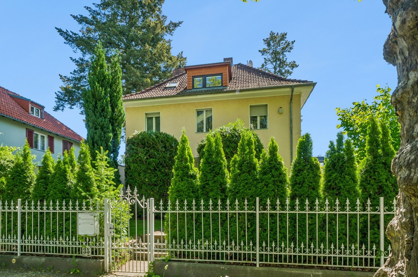Charmantes Einfamilienhaus in begehrter Dahlemer Lage mit idyllischem Garten