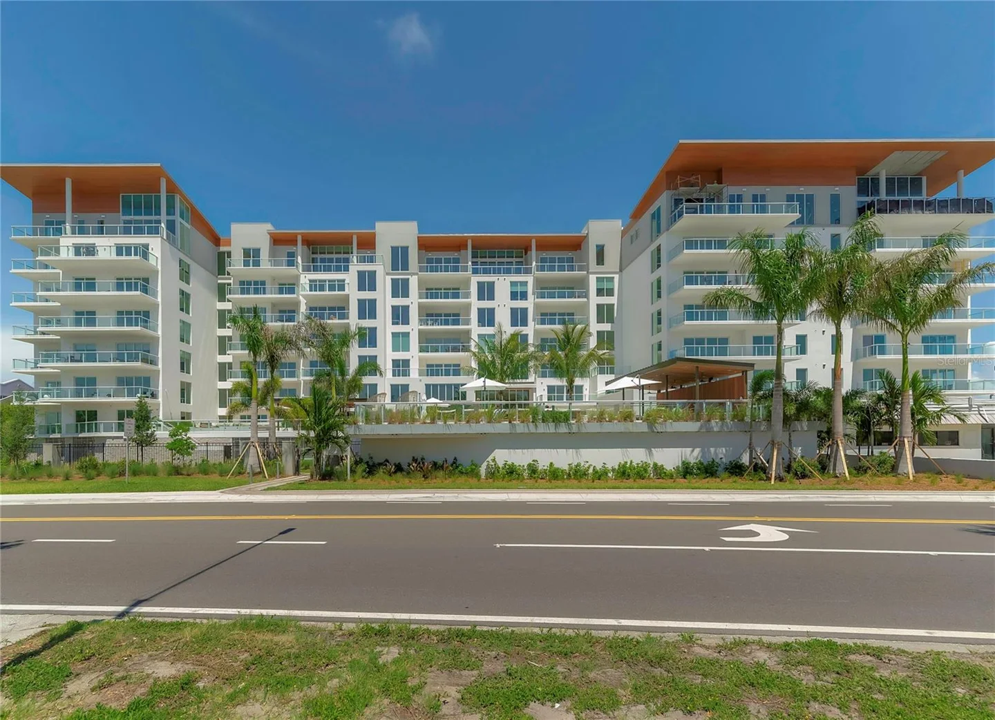 Sunny Clearwater Condo
