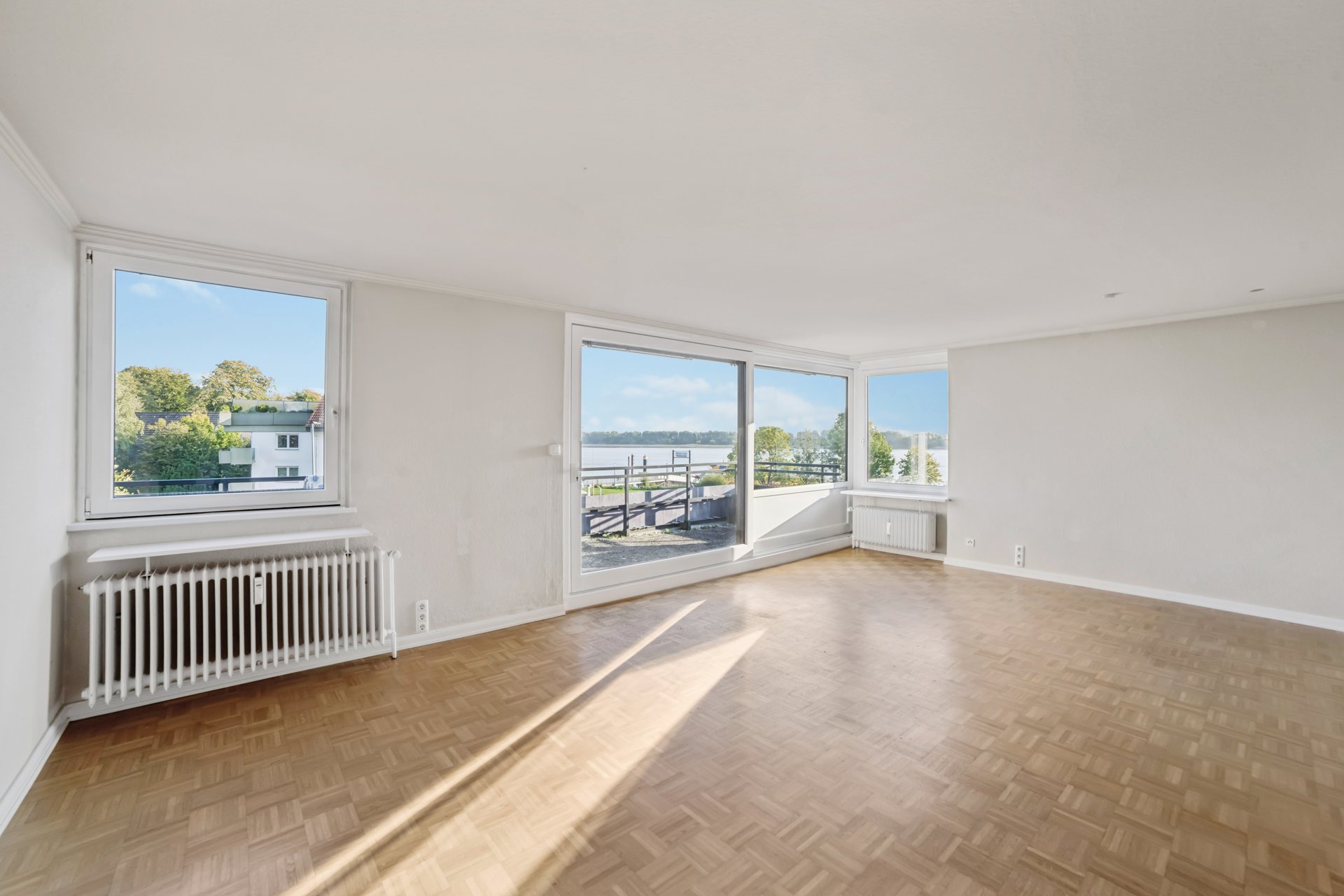 Penthouse-Feeling mit Elbblick: 2 Zimmer- Wohnung mit großzügiger Dachterrasse