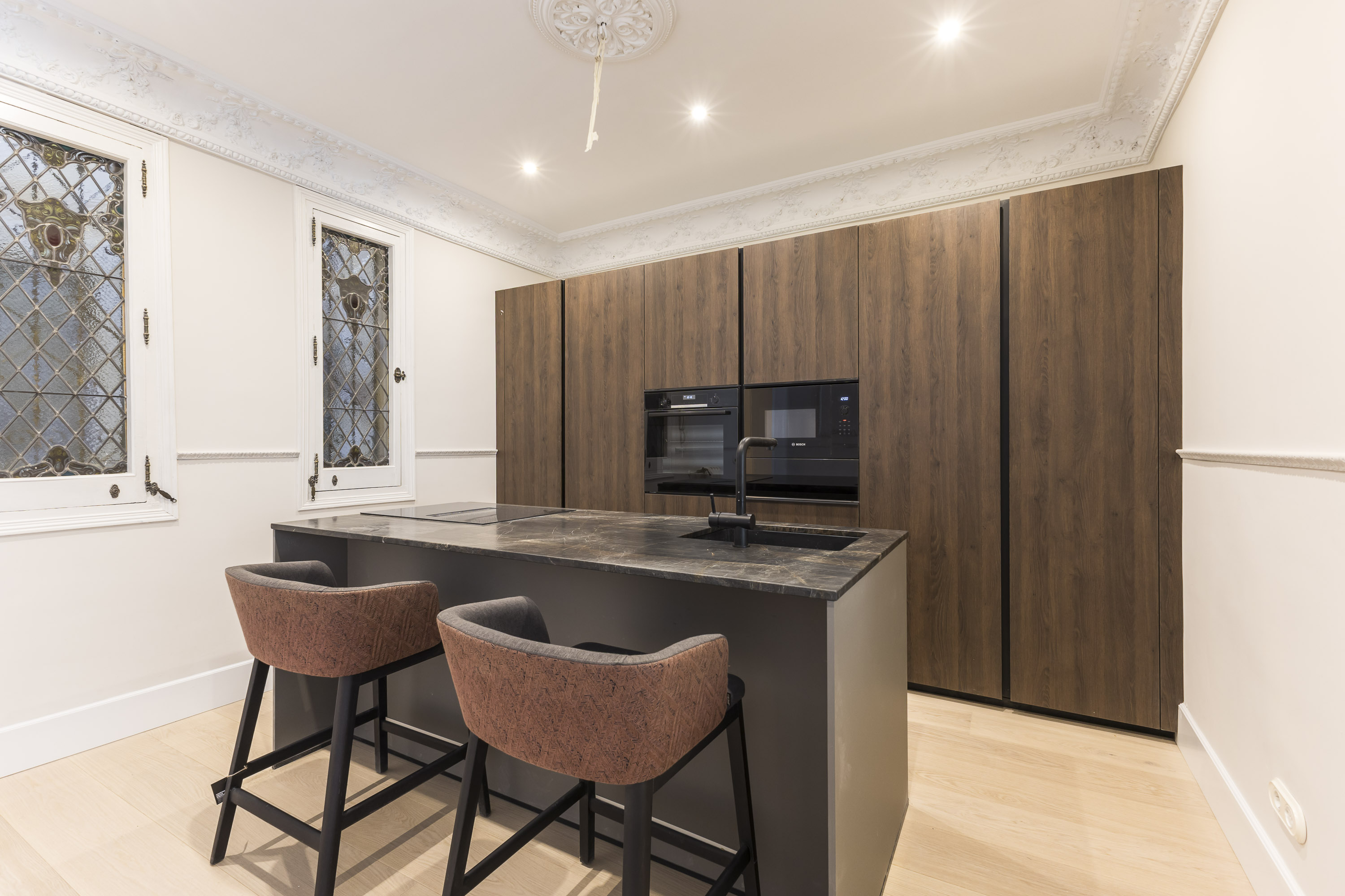 Exclusive apartment with two viewpoints and 3 suites in a classic building, near El Retiro.