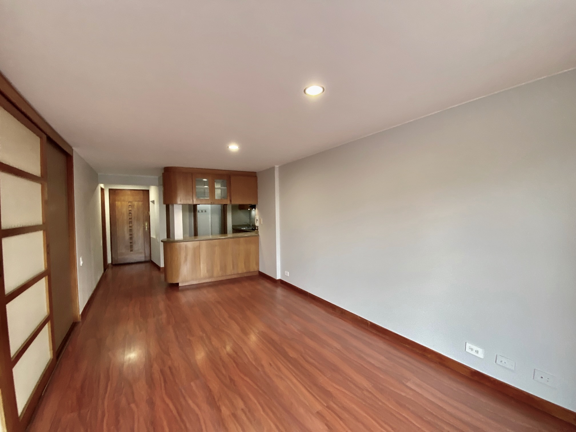 Apartamento con balcón par arriendo en San Patricio