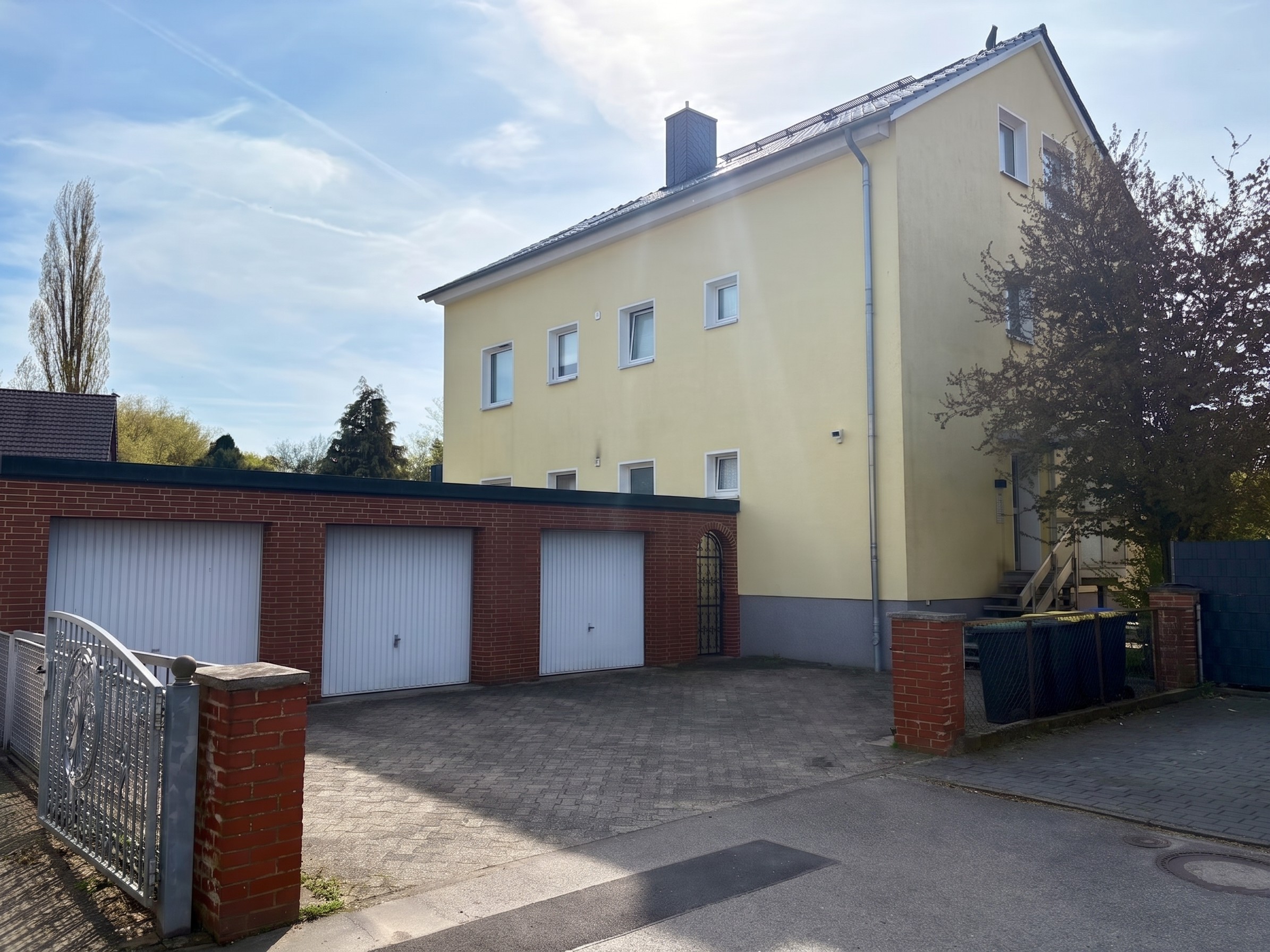 Solides Investment: Voll vermietetes und modernisiertes 3-Familienhaus in Groß Denkte
