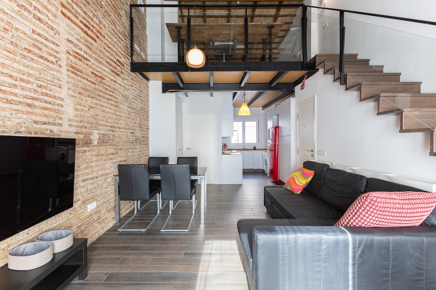 -Vivienda reformada con carácter y estilo loft en el Cabañal