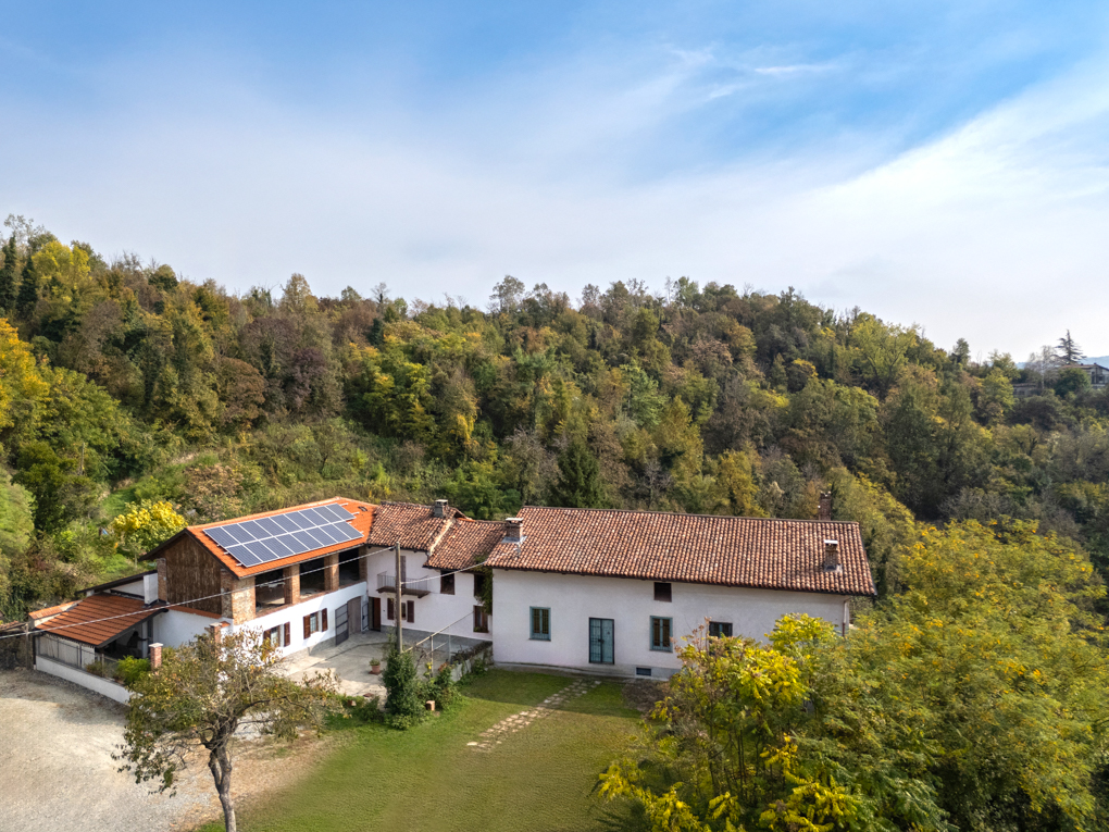 Farmhouse partially to be renovated with four residential units