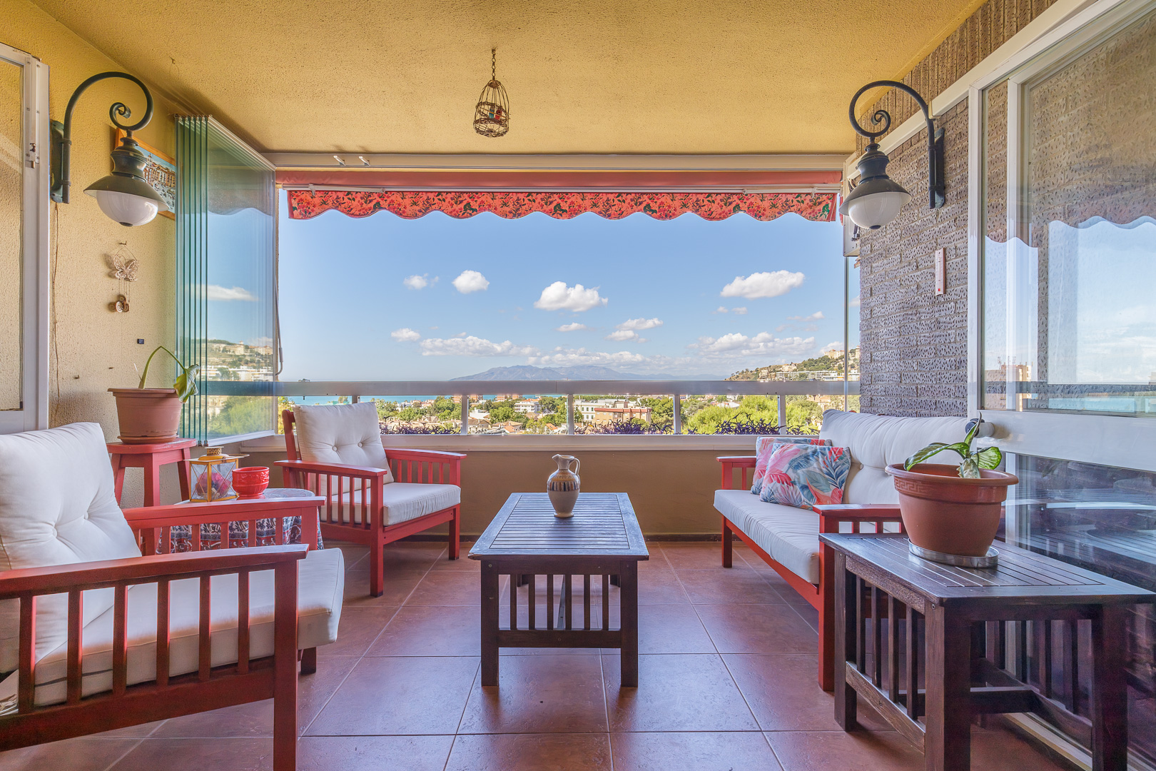 Amplio piso para reformar con impresionantes vistas al mar en Málaga Este