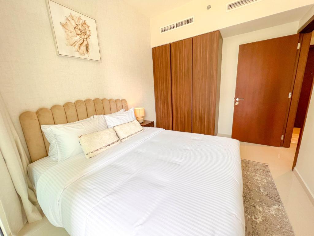 Furnished | Prime Location | Flexible Cheques