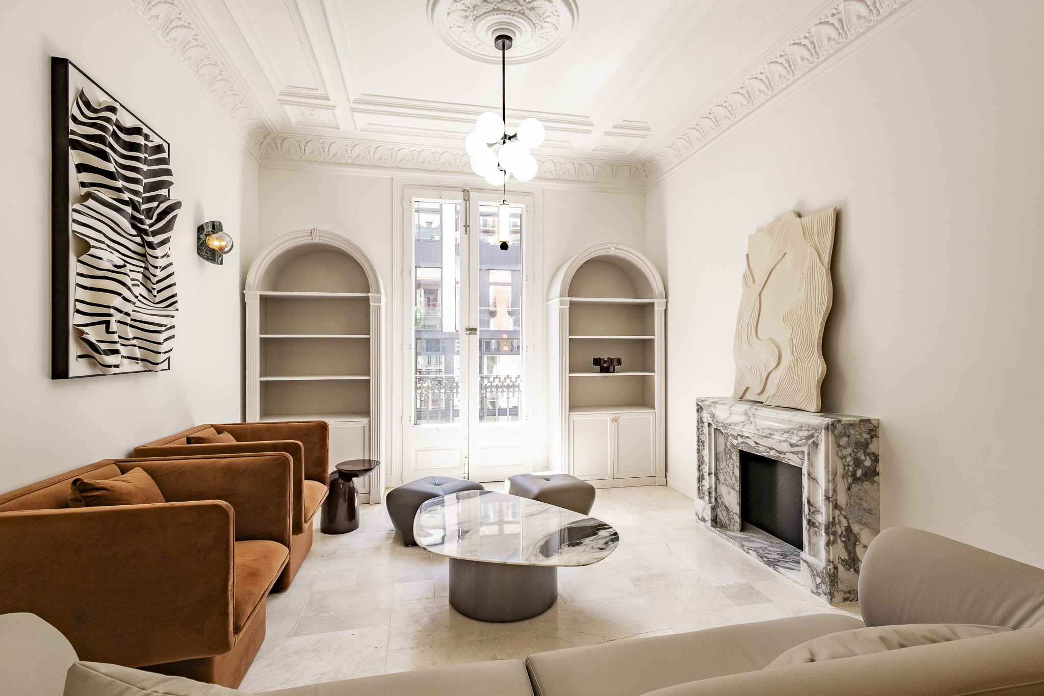 Classic elegance and contemporary design with stately character next to Plaça Catalunya