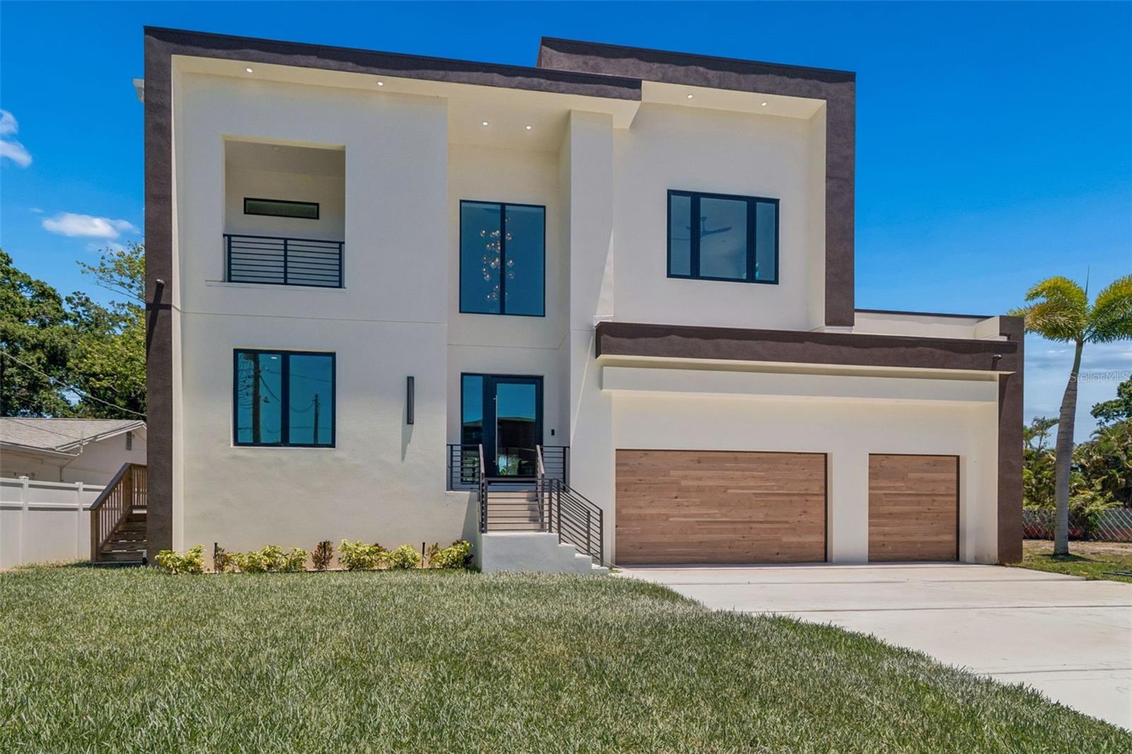 Architecturally Striking. Effortlessly Livable.