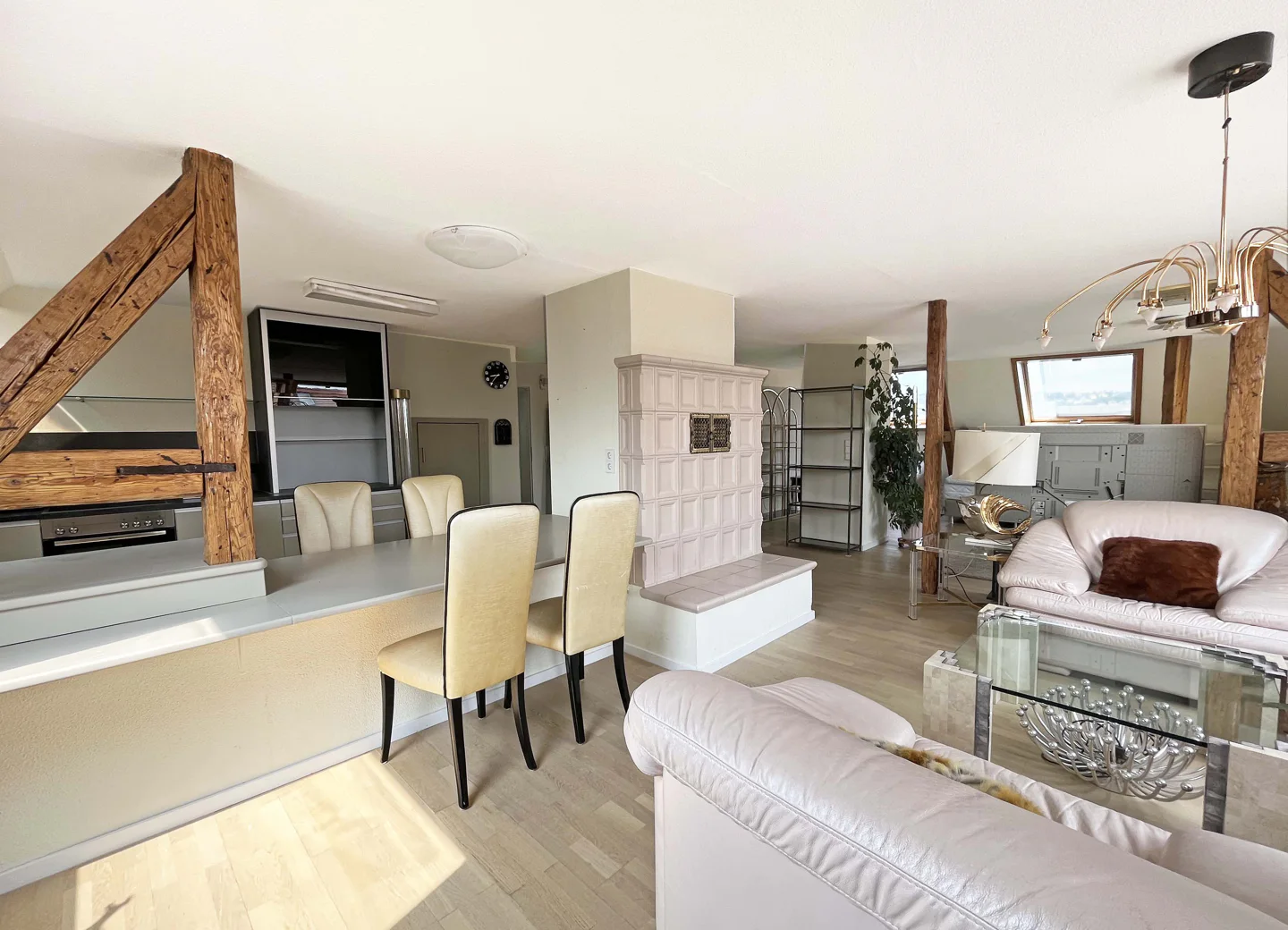 Zentral in Stgt-West: DG-Maisonette mit großer Dachterrasse - Photo 1