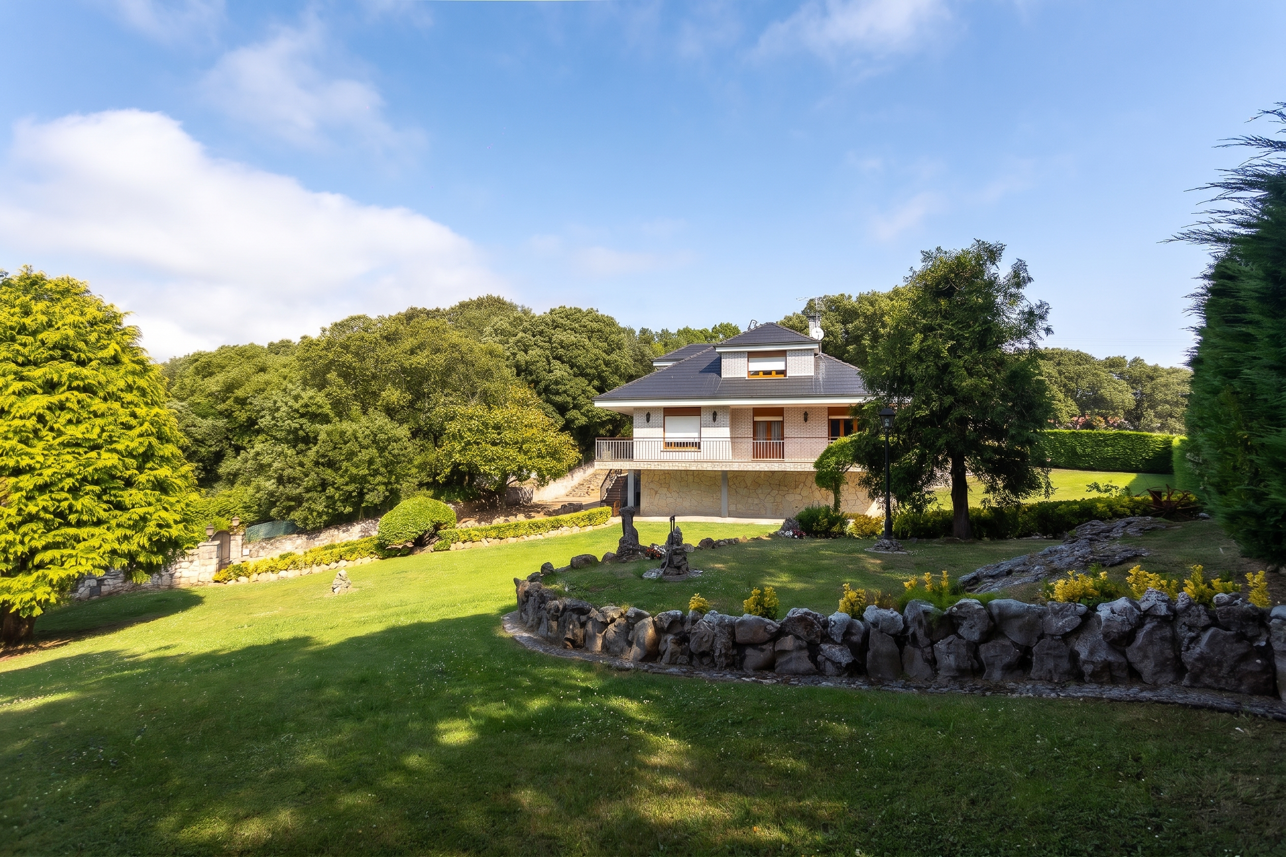 Magnificent Spacious Home in Isla