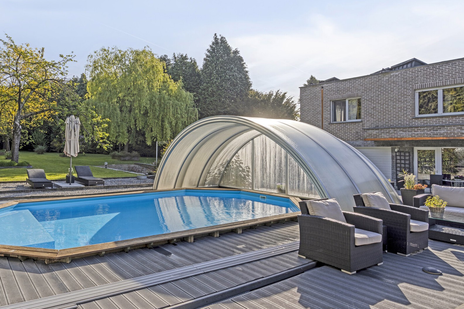 Spacious villa in excellent condition with private garden, pool, and numerous outbuildings