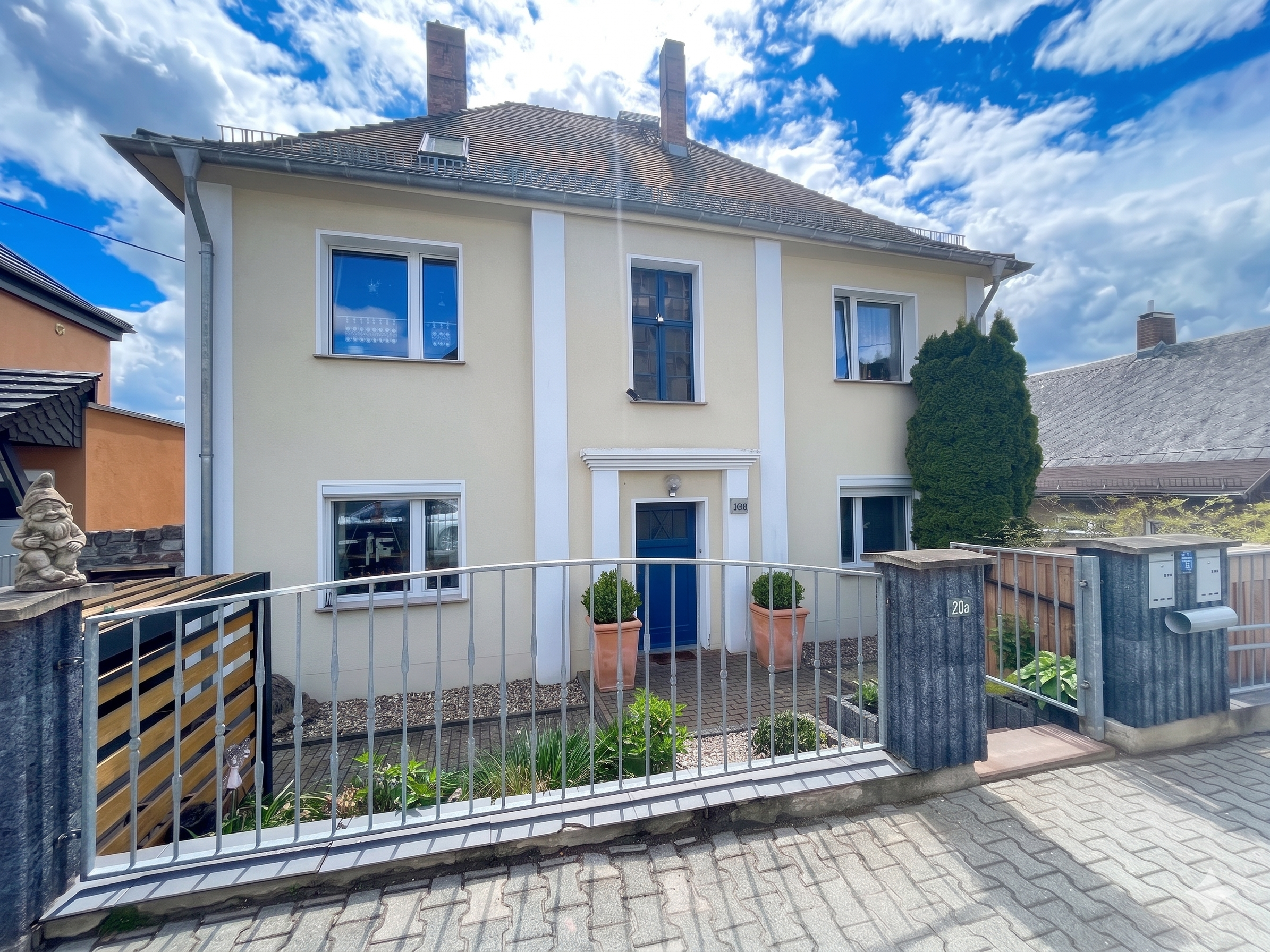 Ein Haus für die ganze Familie über 3 Etagen mit großem Garten und vielen Extras
