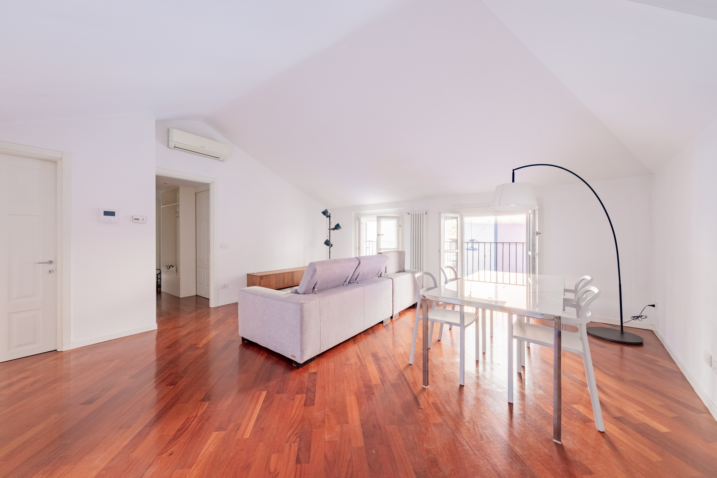 Elegant two-bedroom apartment with garage on via Piero della Francesca