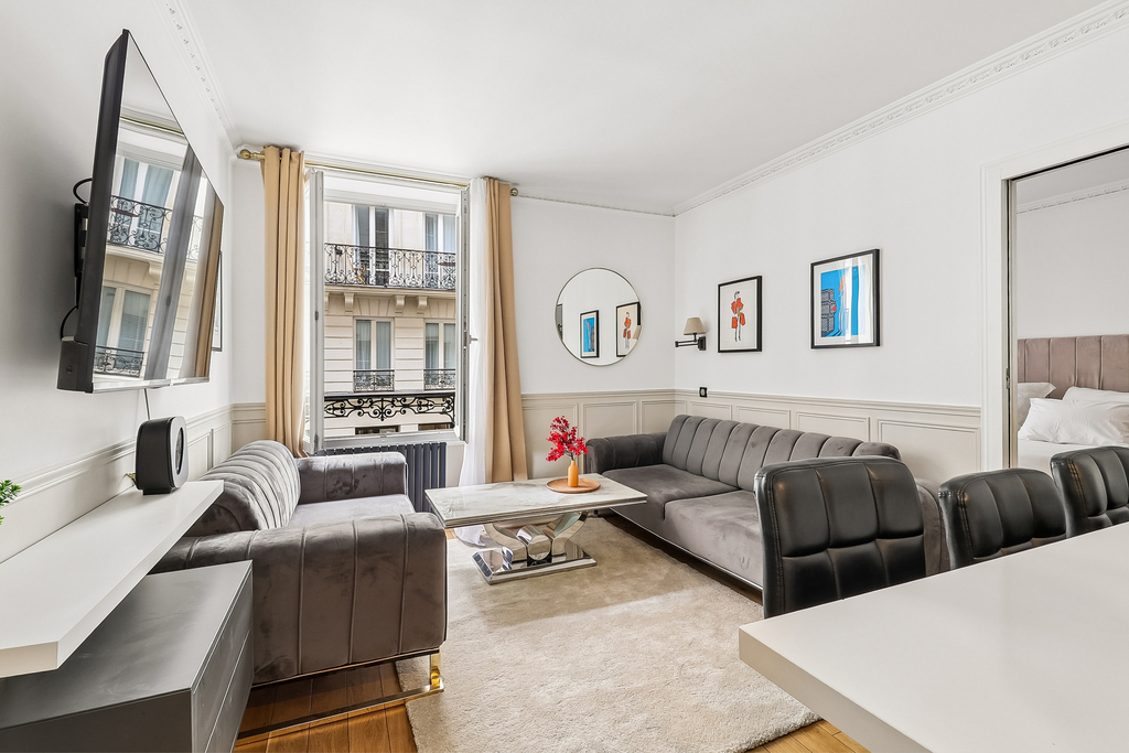 Beautiful renovated apartment in the heart of the Étoile district