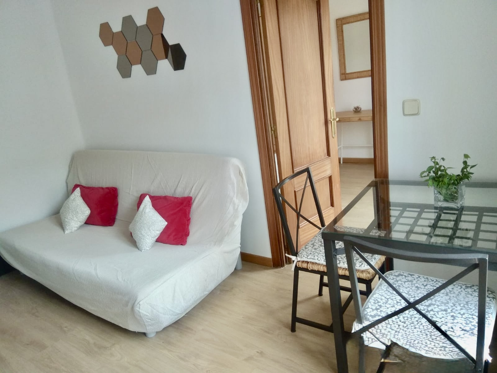 Functional furnished apartment for rent in Argüelles