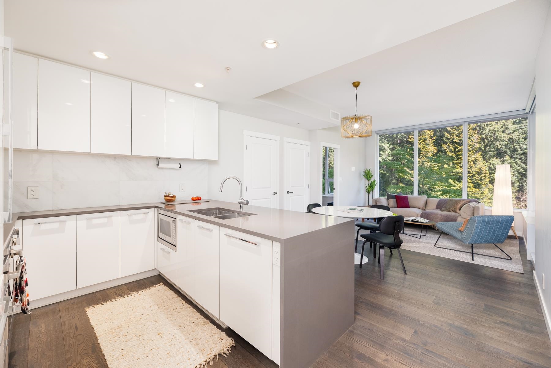 SERENE FOREST VIEWS FROM EVERY ROOM