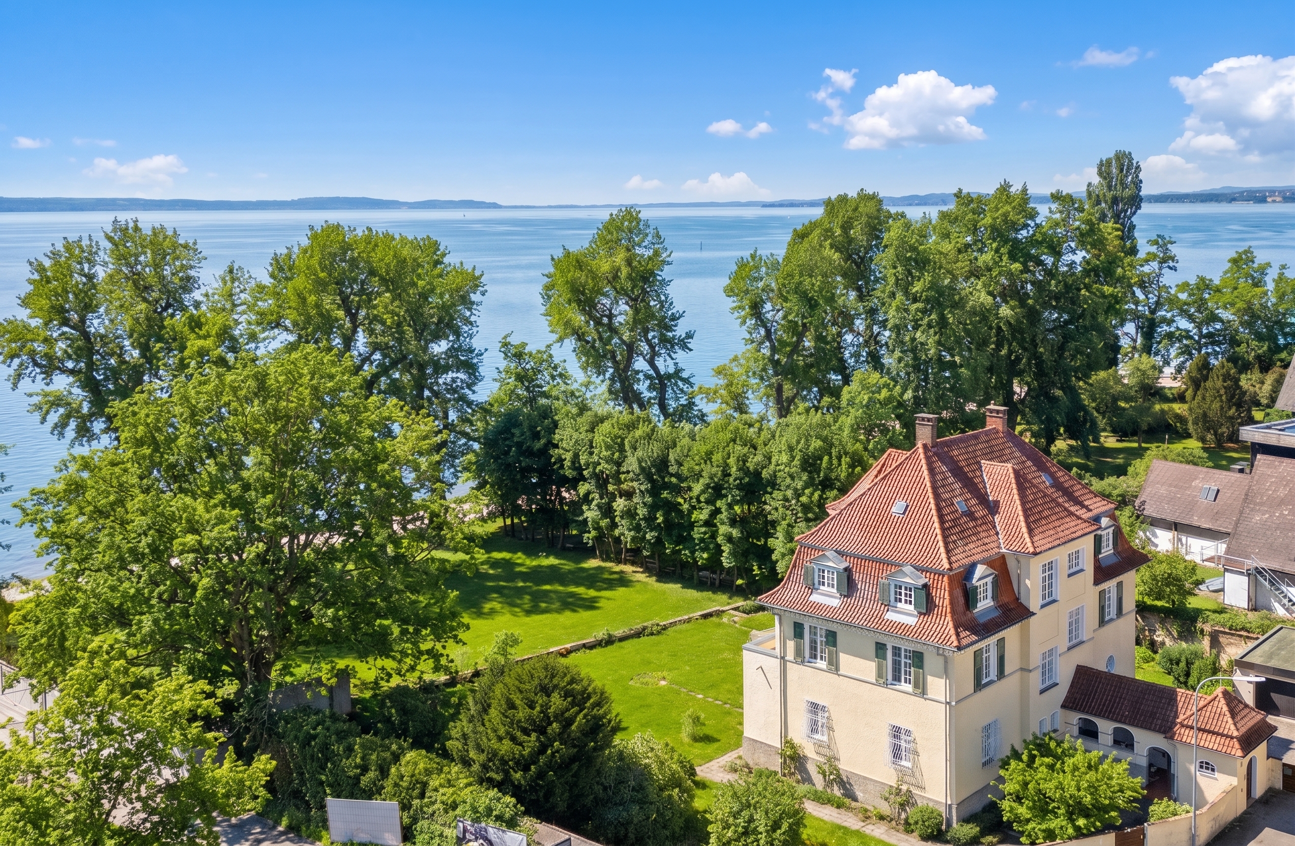 Historische Villa mit eigenem Strand und großzügigem Parkgrundstück