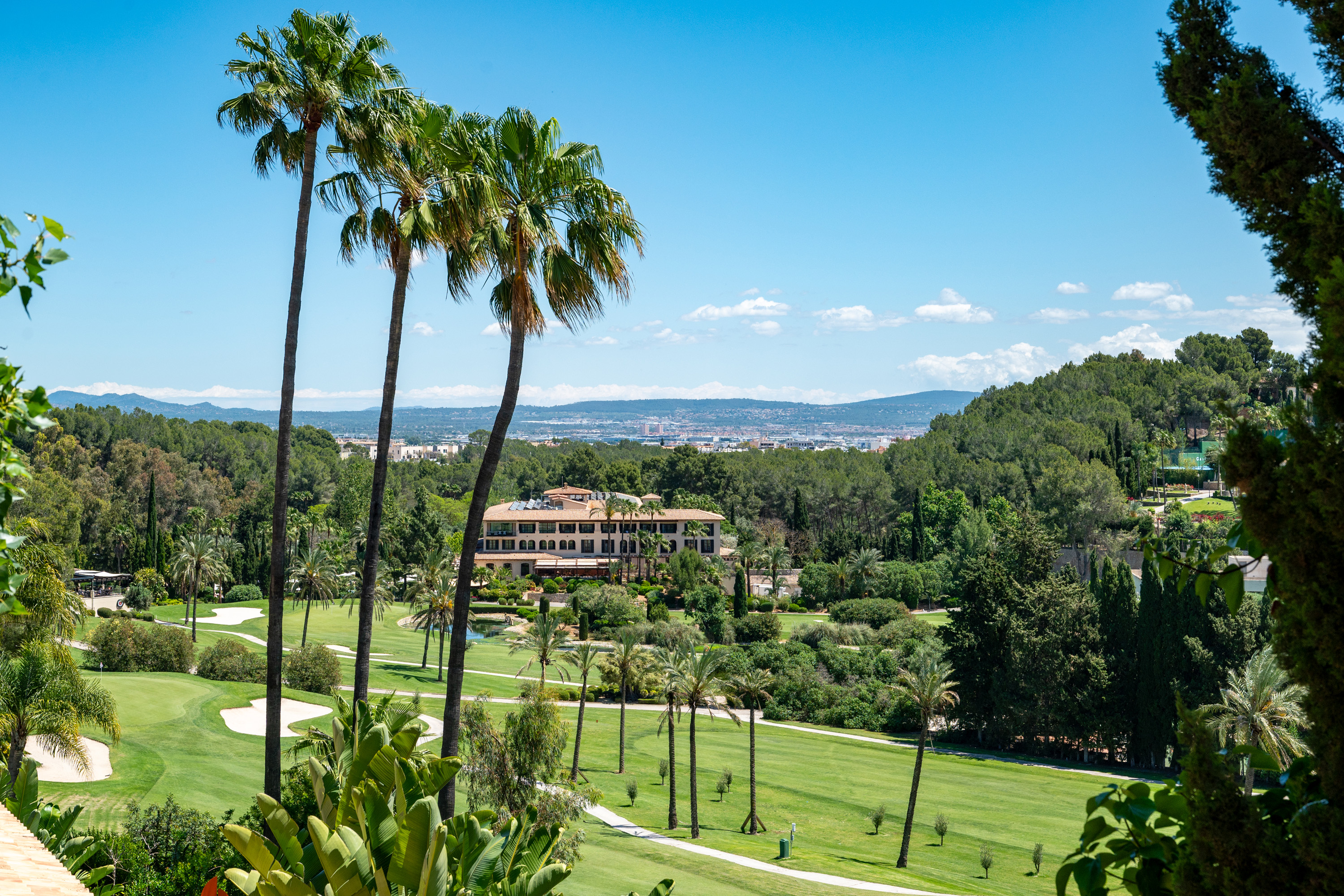 Investment property in prime golf front location in Son Vida