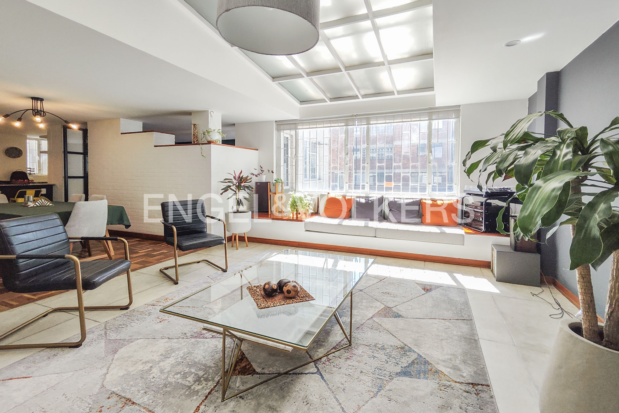 Amplio apartamento remodelado para arriendo en el virrey