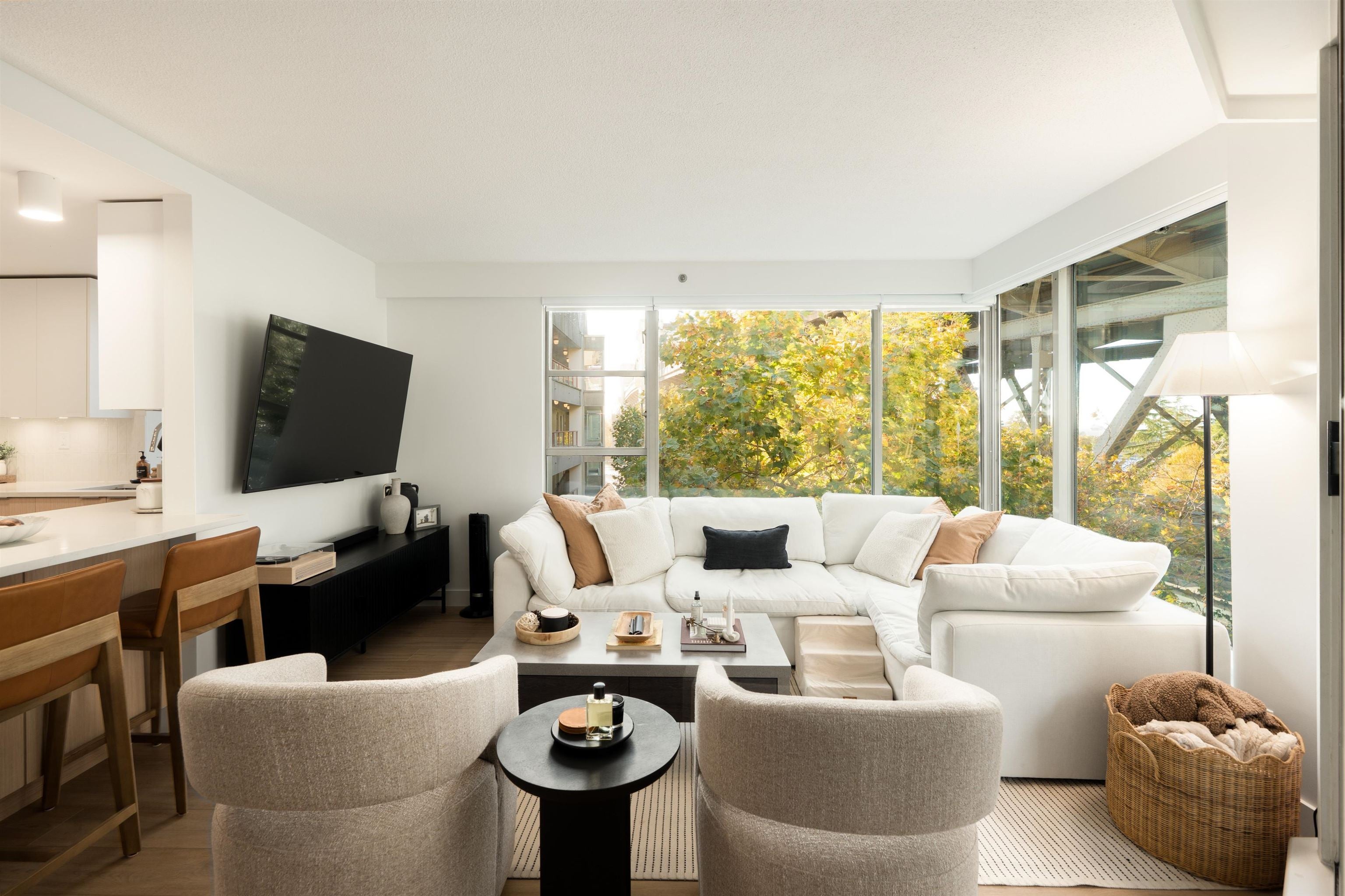 Ocean Views, Indoor Pool &  Concierge Service Included