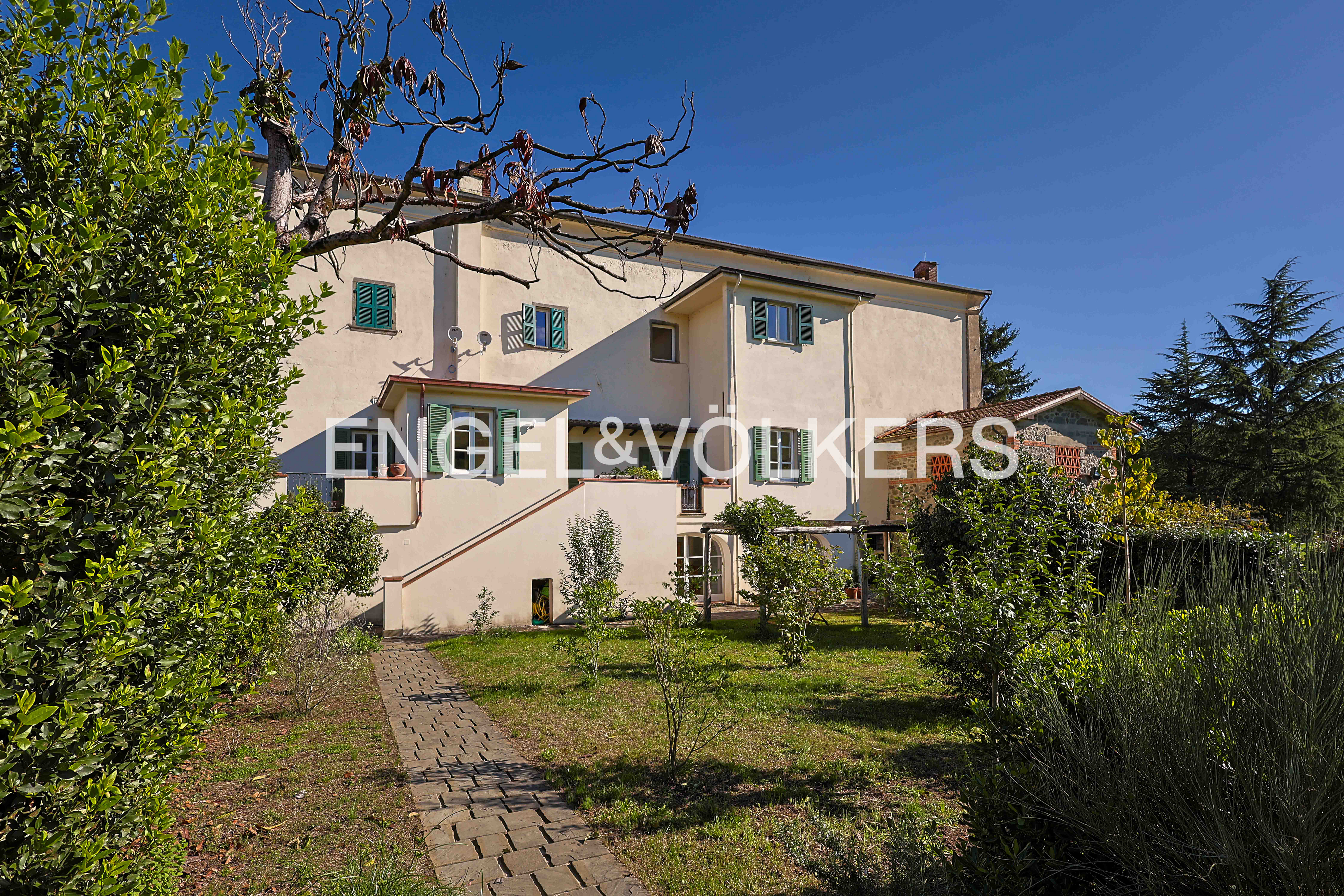 Elegantly renovated apartment in a historic 17th-Century convent close to Pontremoli (Tuscany)