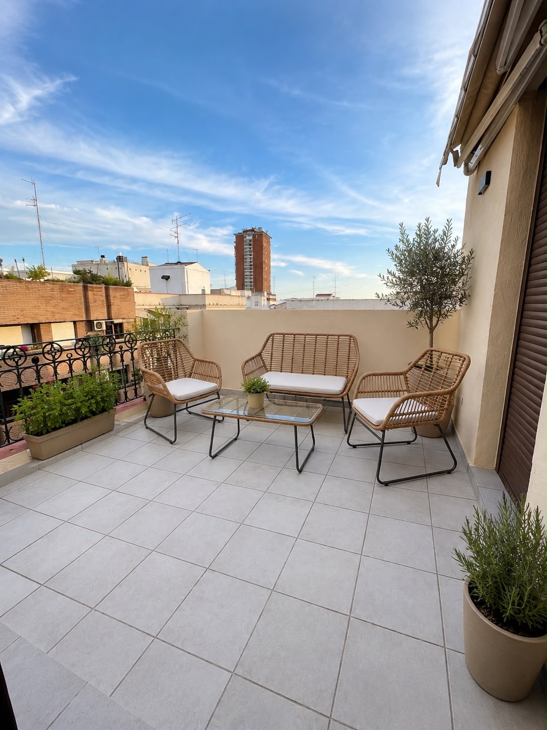 Exclusive apartment with terrace for rent in Argüelles