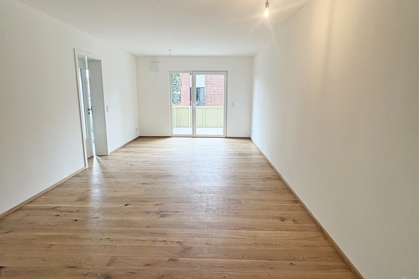 ERSTBEZUG Sonnige 3 Zimmerwohnung mit 2 Bädern in zentraler Lage Rosenheims - Foto 1