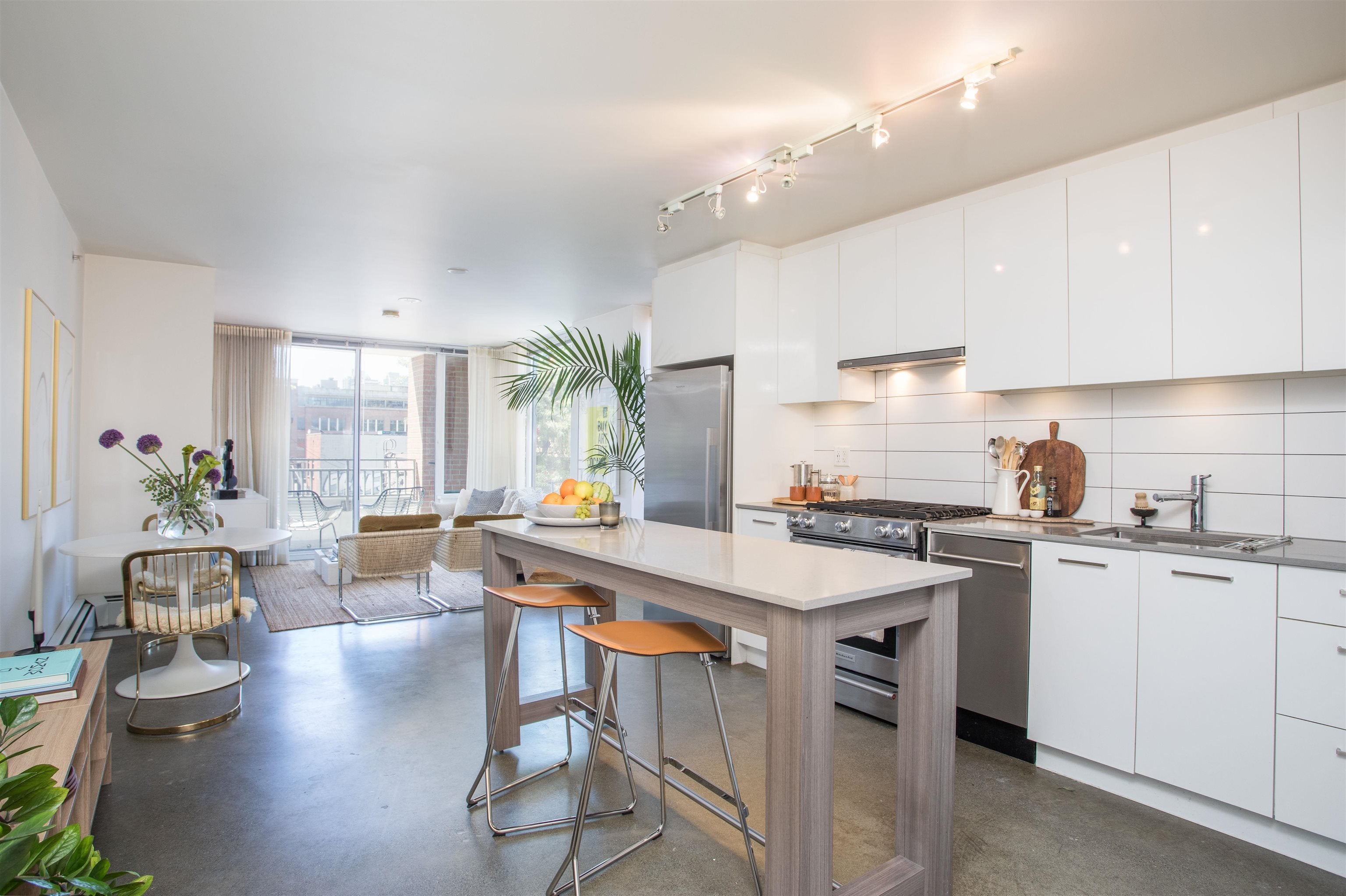 Light-Filled Entertaining Space in Vancouver's Heart