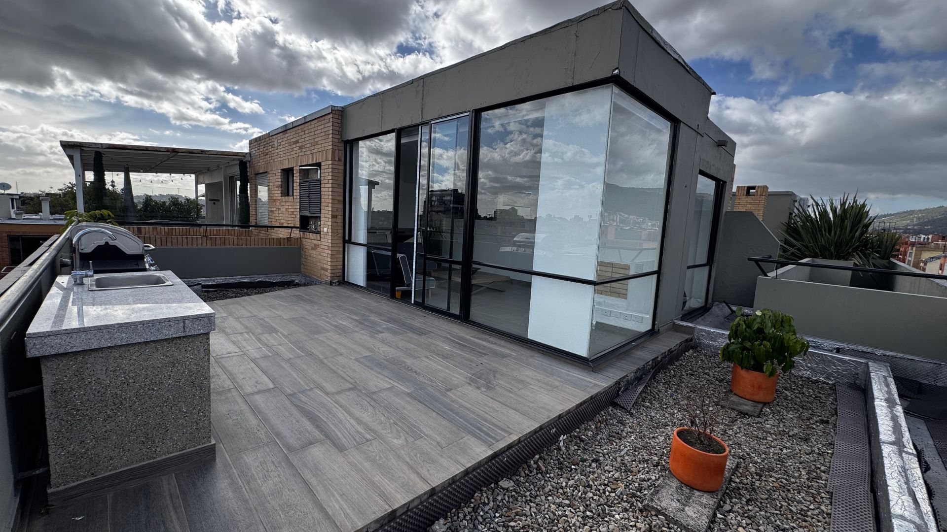 Apartamento con terraza para venta en Santa Paula
