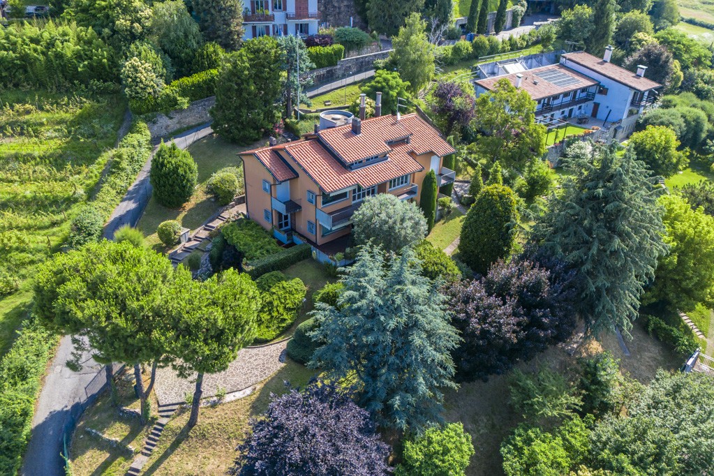 Stunning property surrounded by greenery with magnificent views of the Upper Town