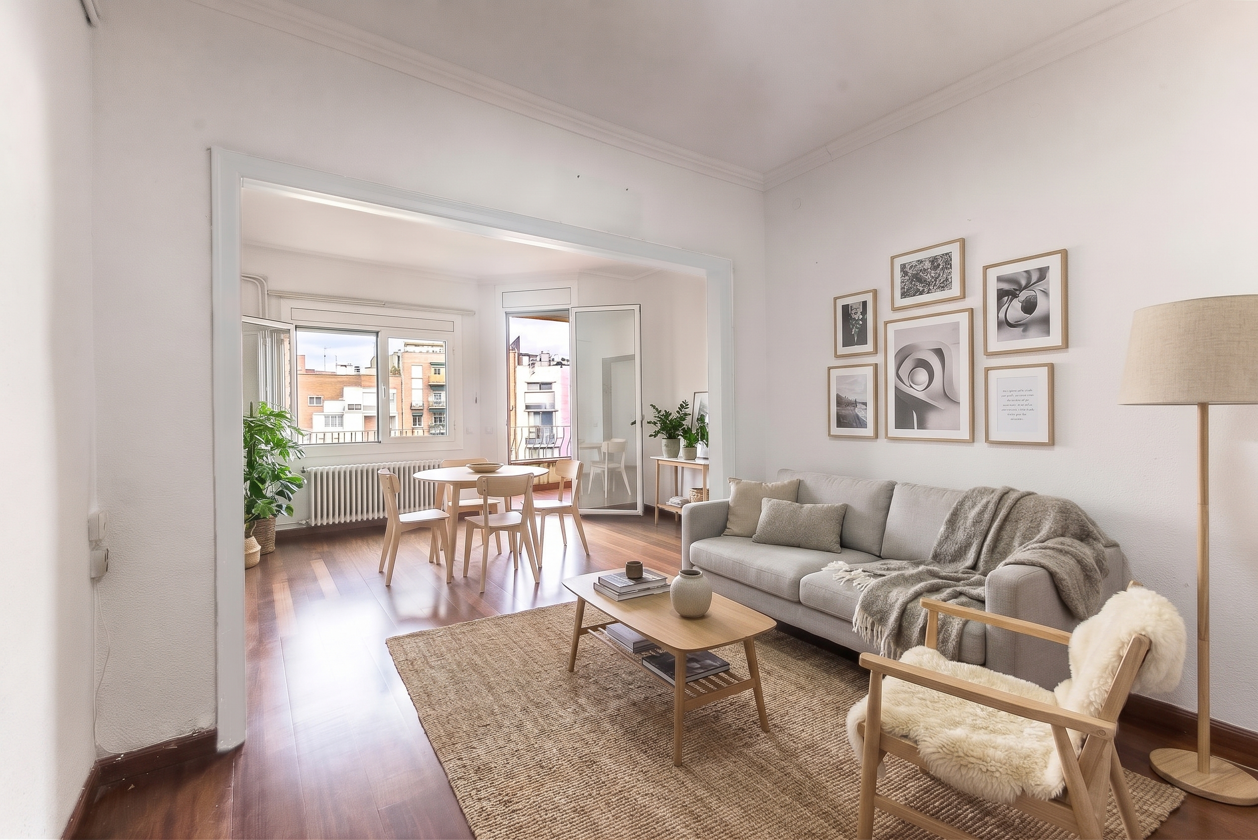 Maravilloso piso familiar, alto con terraza, doble orientación, 4 hab, 2 baños y parking opcional! [Modificado por IA]