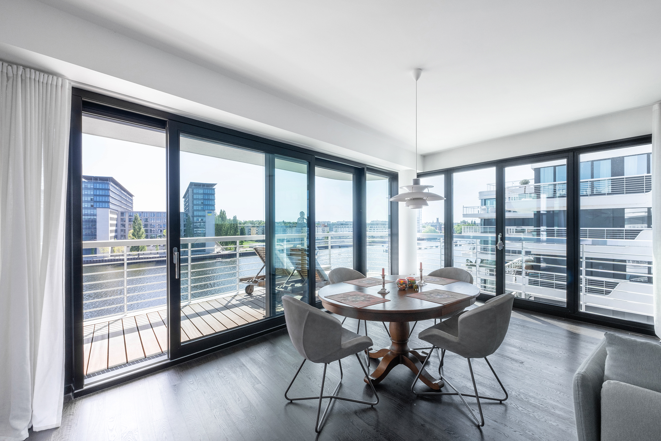 WAVE waterside living: Sub-Penthouse with panoramic view