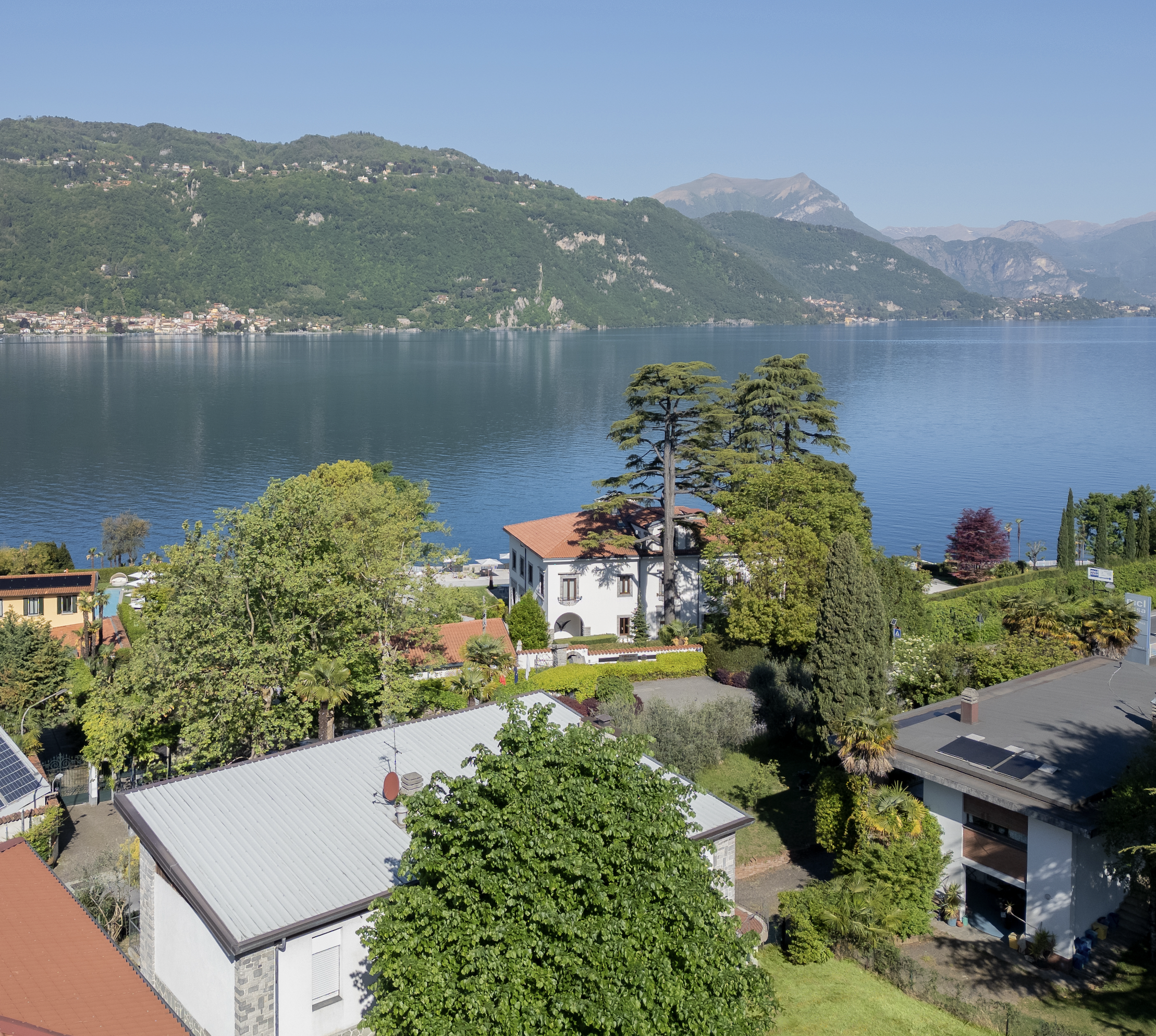 Exclusive villa with outdoor spaces, private swimming pool and a wellness area