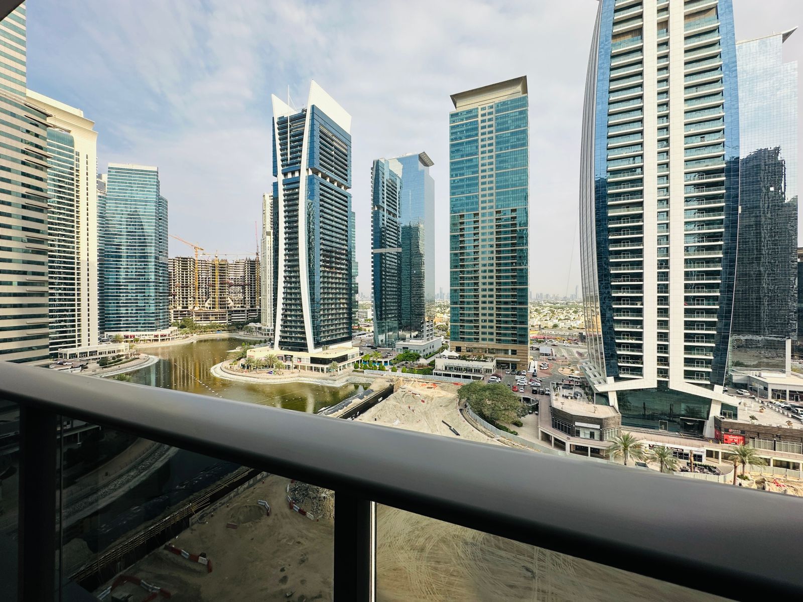 CLOSE TO METRO I VACANT I SPACIOUS I LAKE VIEW
