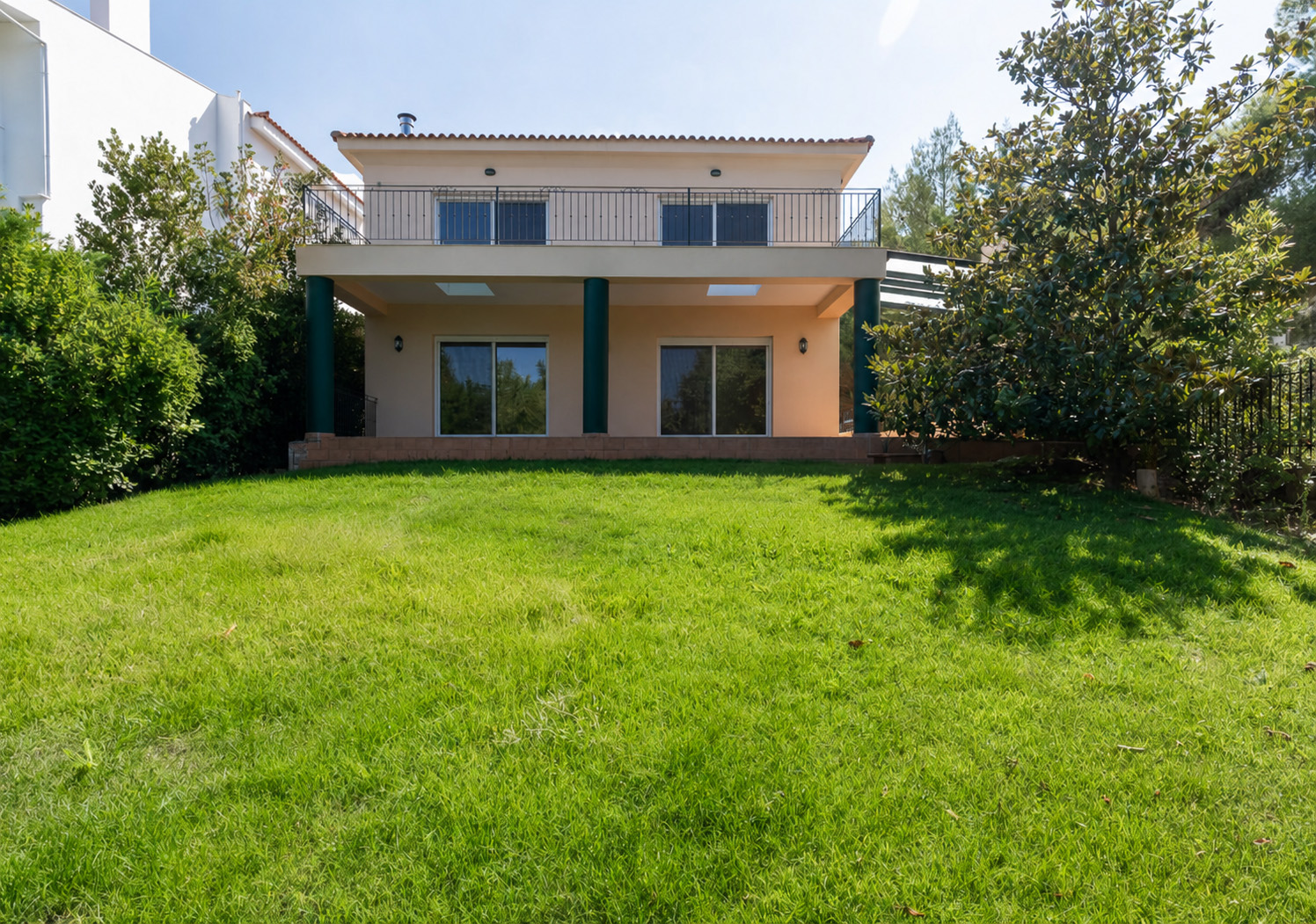 Exceptional detached house with large garden