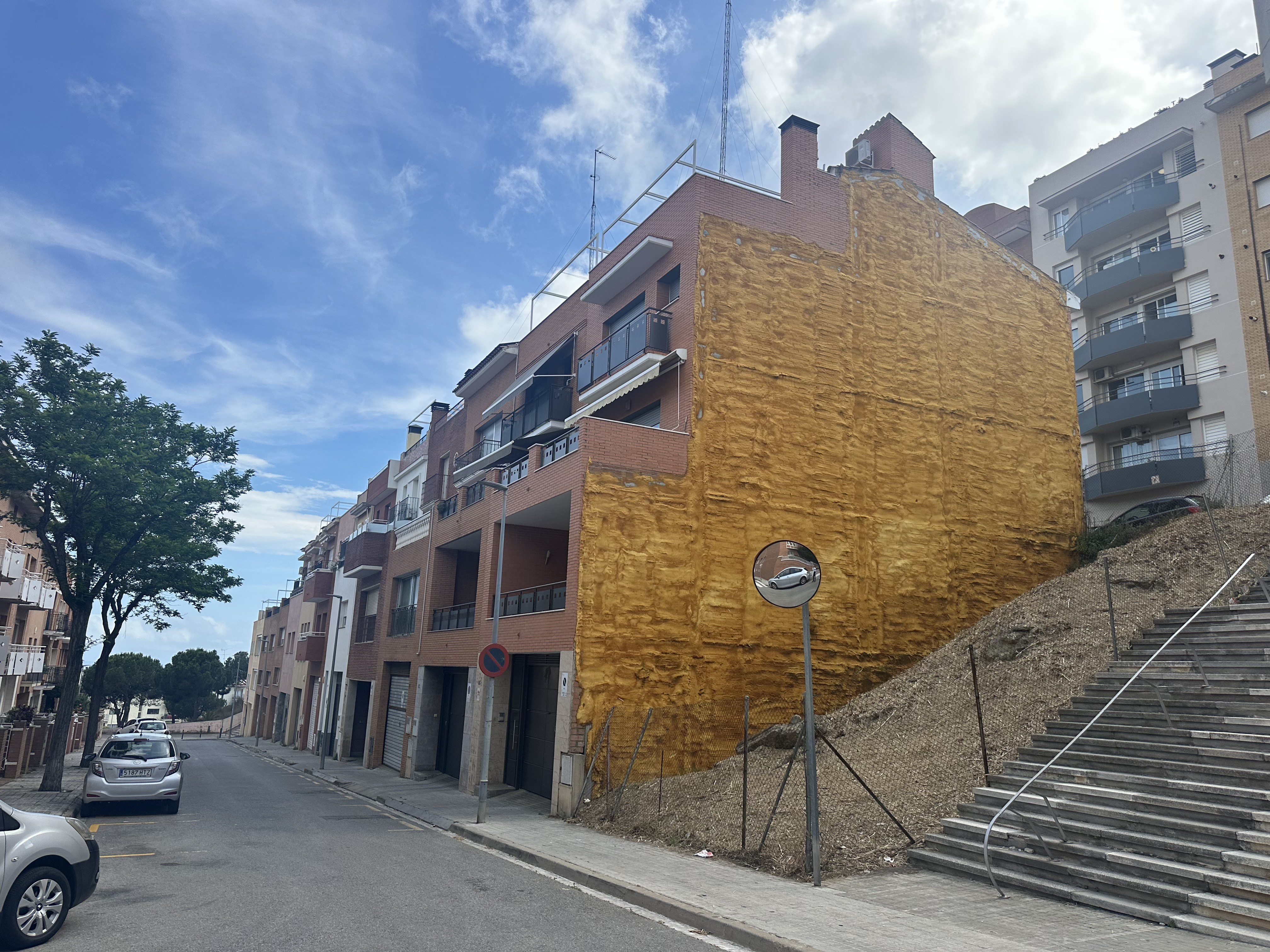 Buildable corner lot for a residential project in Mataró