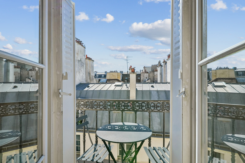 In the heart of the Marais: bright apartment with a full-length balcony on the 5th floor with elevator access