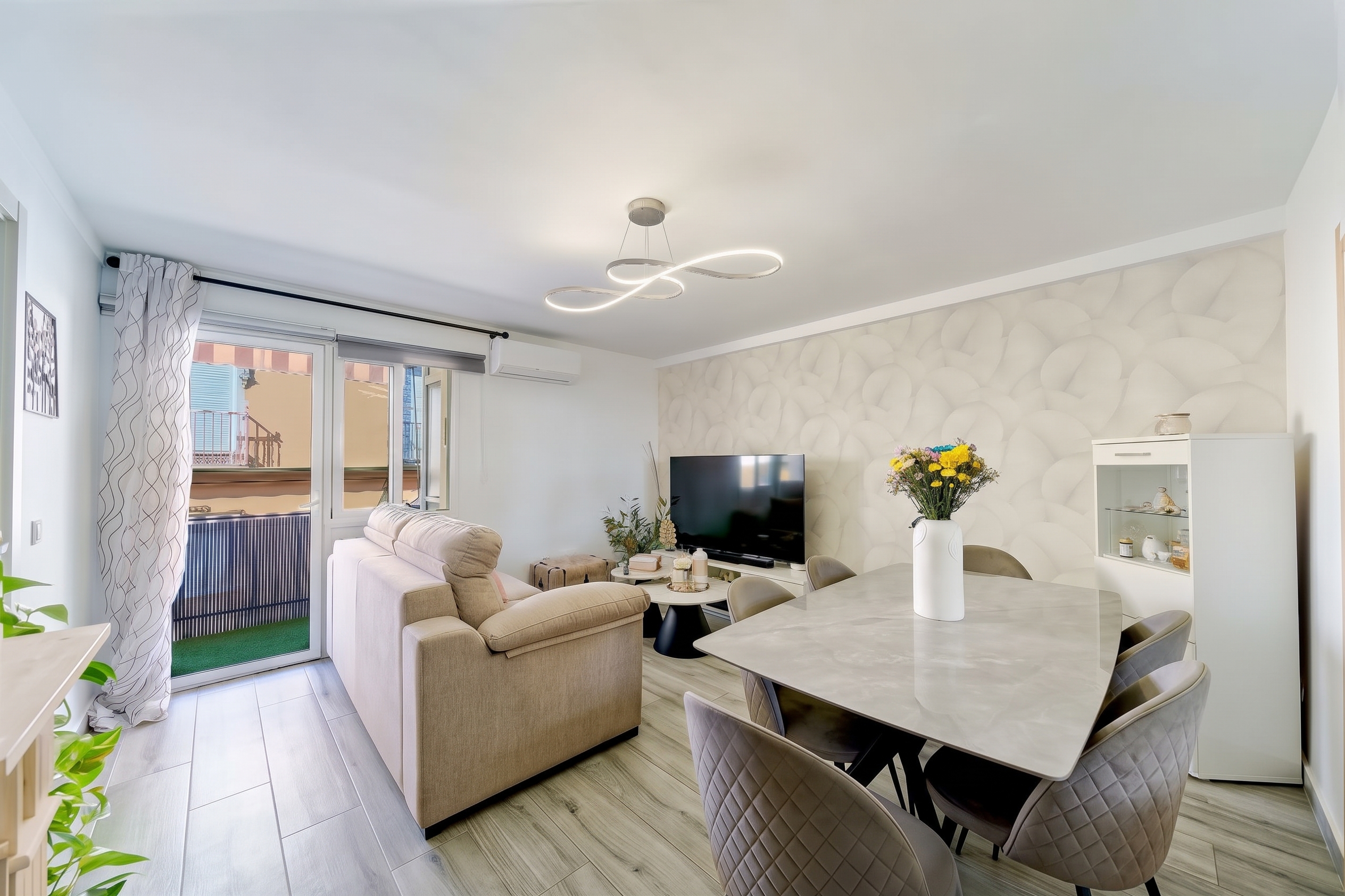 Comfortable three-bedroom apartment with a terrace