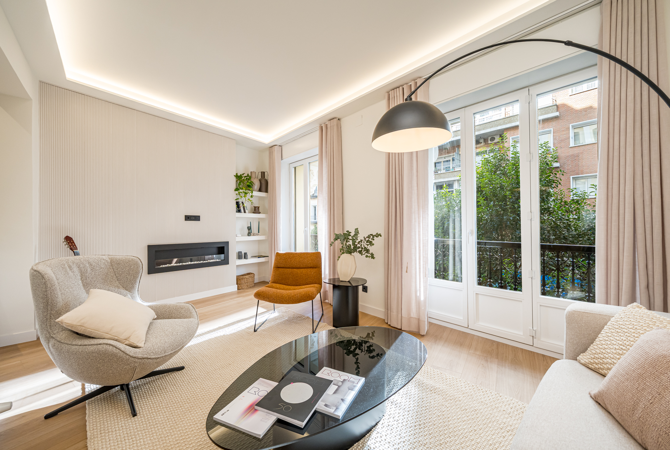 Contemporary luxury with 2 balconies in Conde Duque