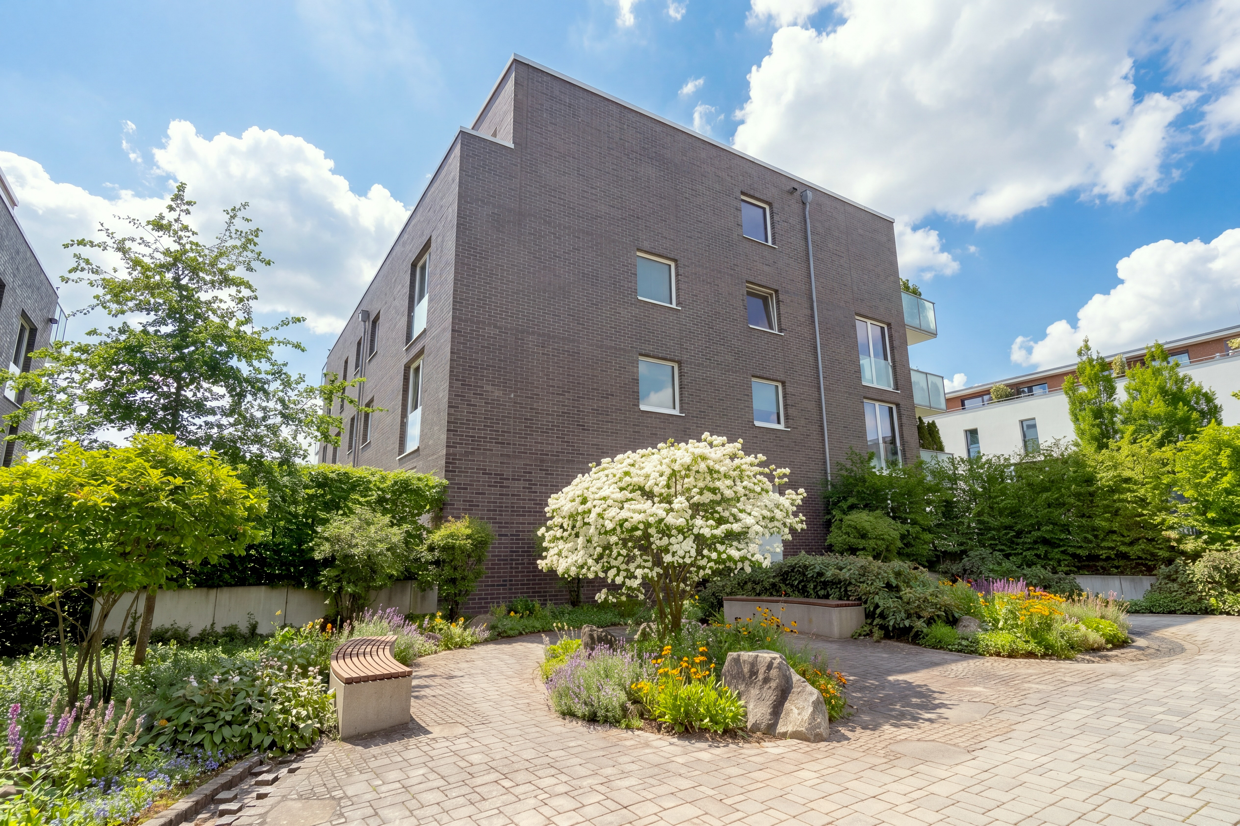 Frankfurt-Riedberg: Attractive 3-room ground-floor apartment with private garden