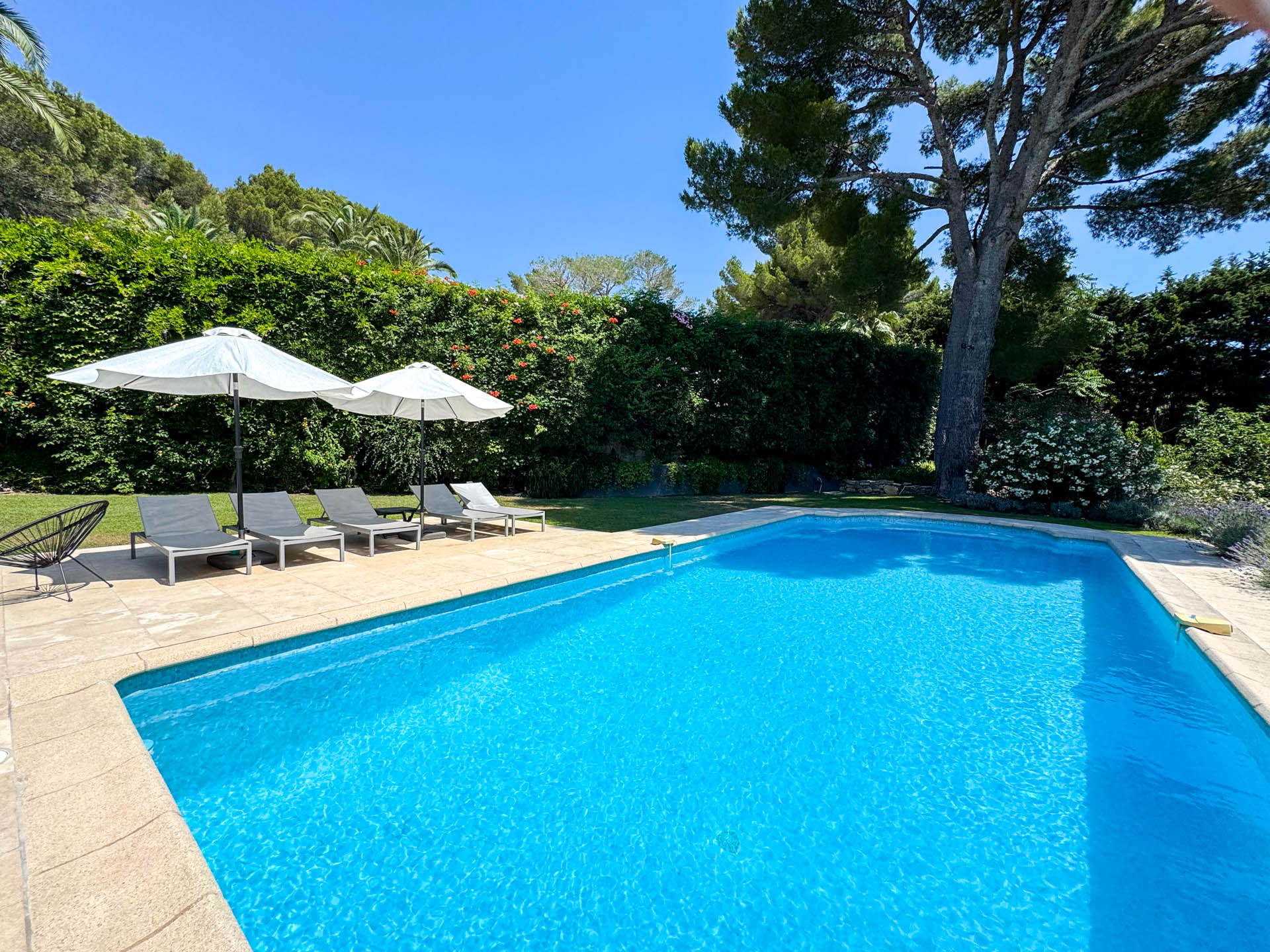Seasonal rental – Elegant sea-view villa in the Cannes hills (Vallauris), ideal for families or conferences