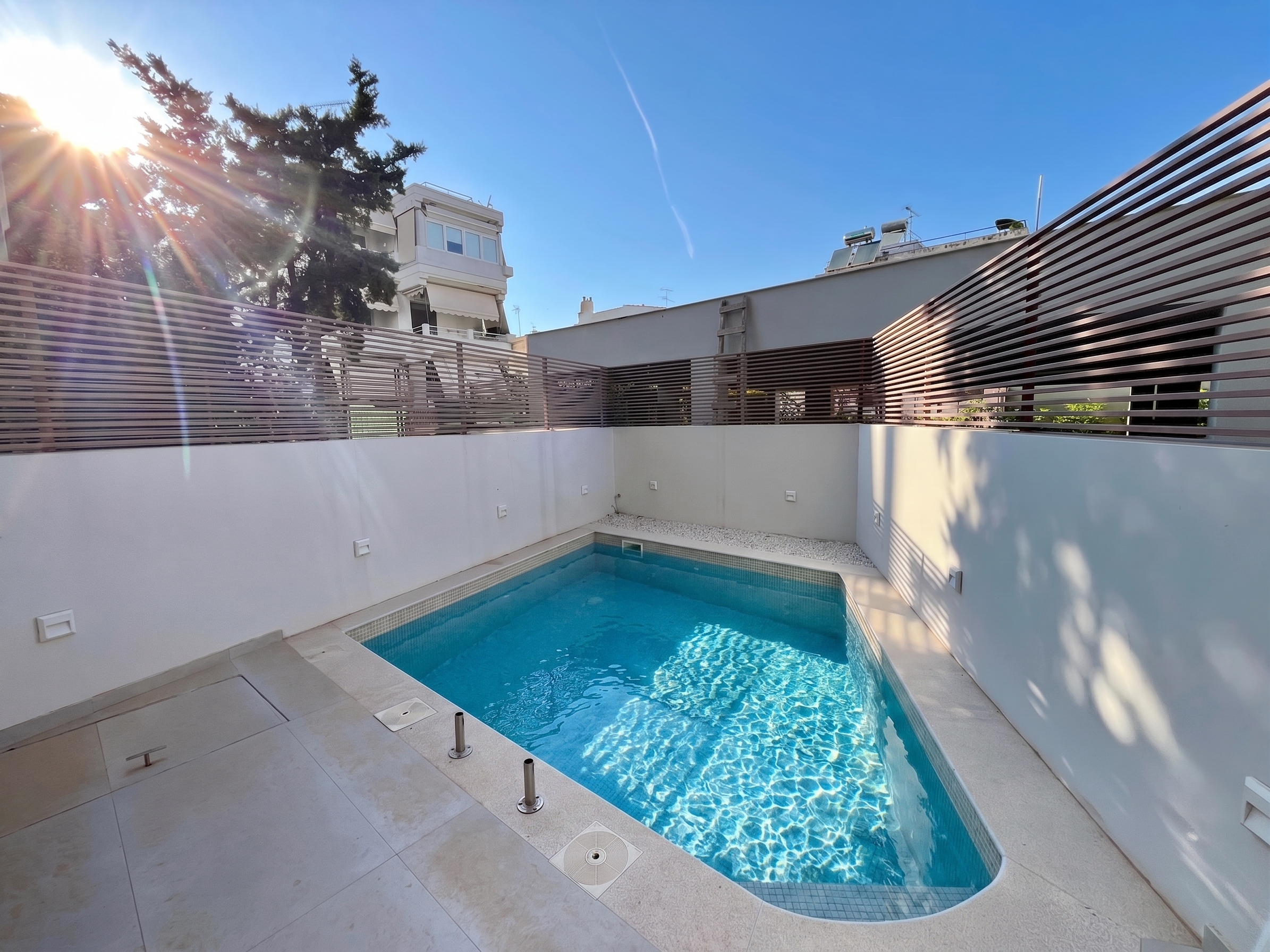 Modern 3-bed apartment with pool