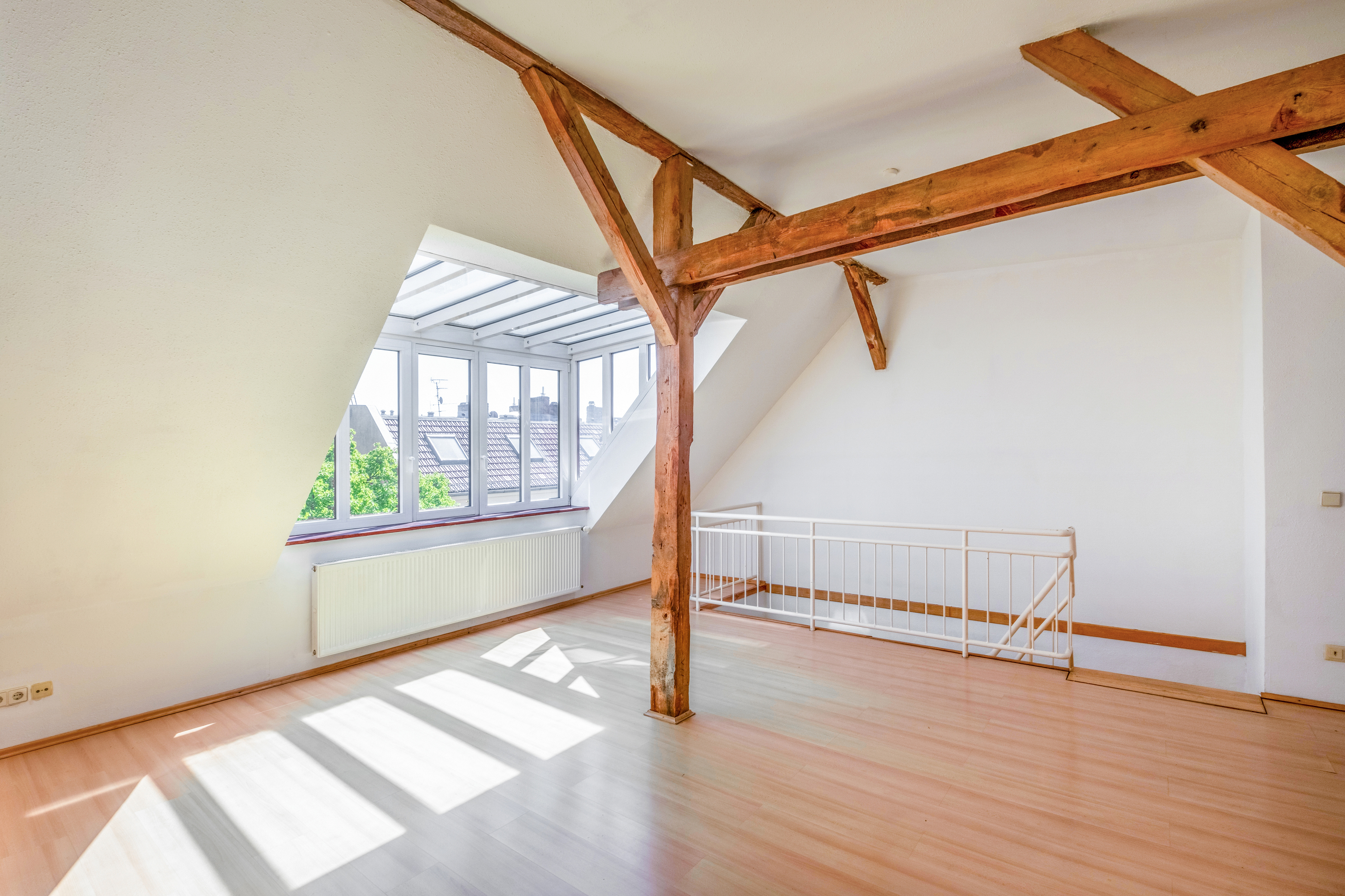 Bright, quiet attic maisonette apartment in the Florakiez