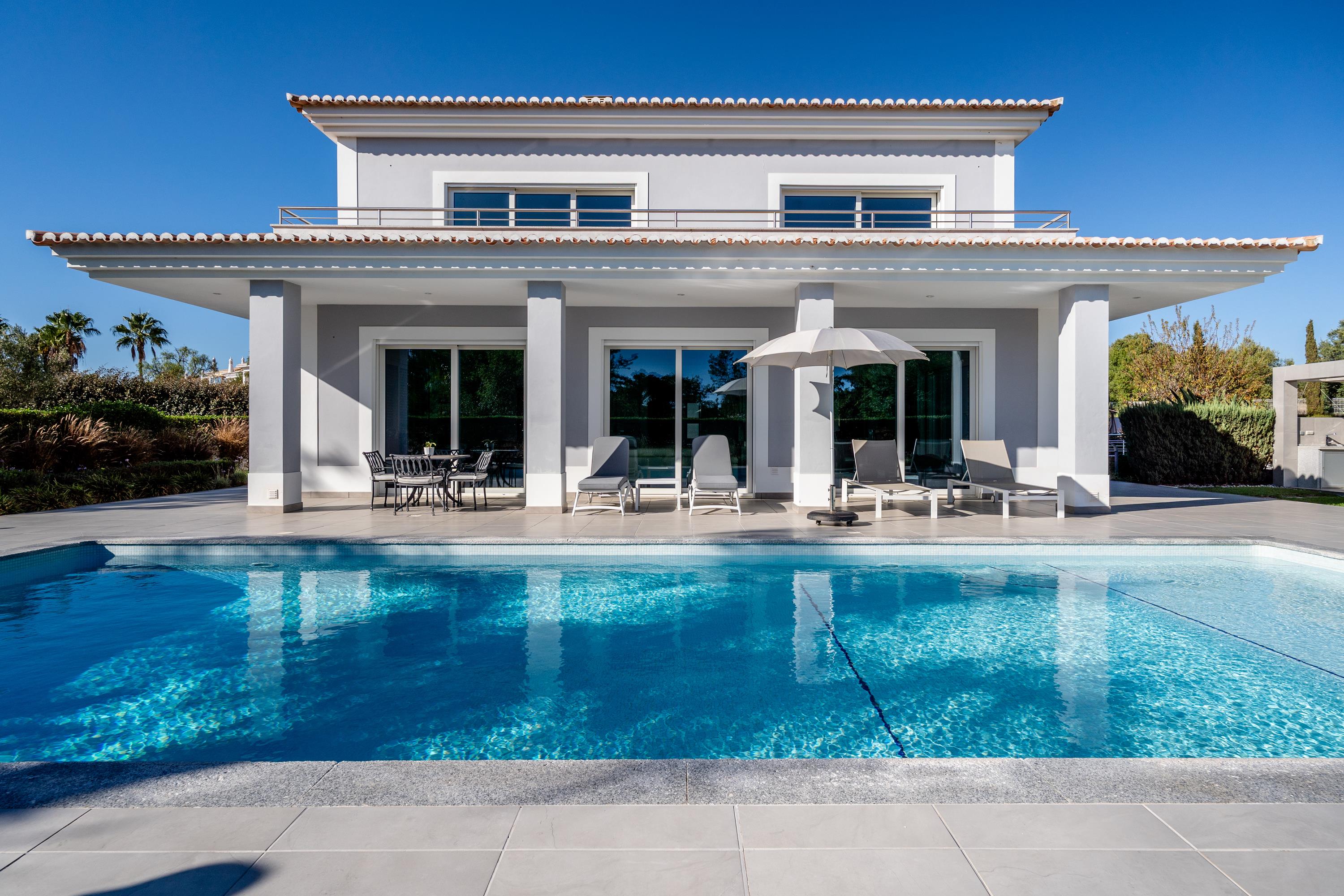 Exceptional villa with pool, golf views and high-end amenities at Alto Golf, Alvor